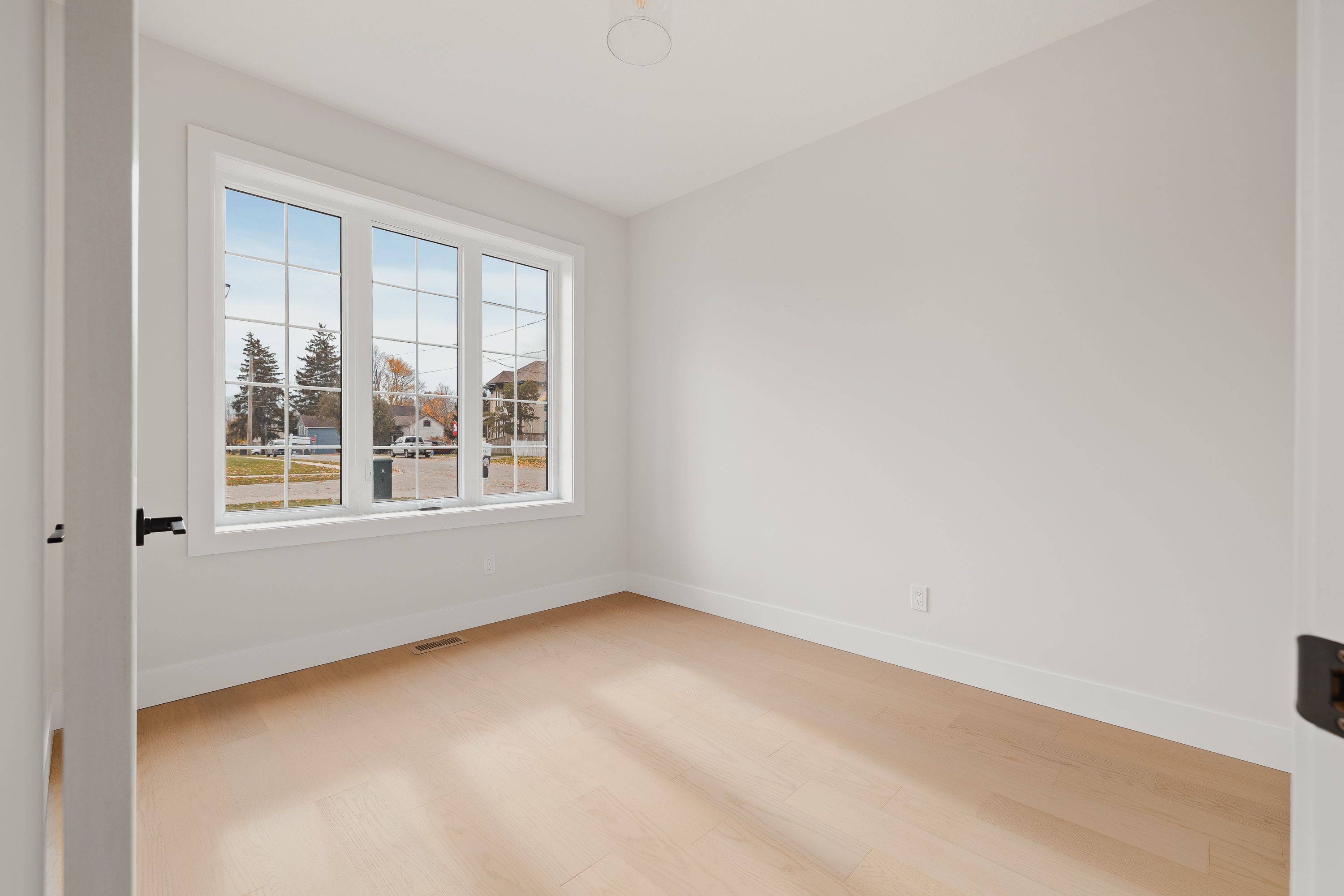 Norwich, ON N0J 1P0,12 Washington ST #201