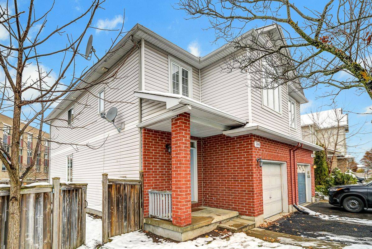 Hunt Club - Windsor Park Village And Area, ON K1V 8Y9,3640 Downpatrick RD