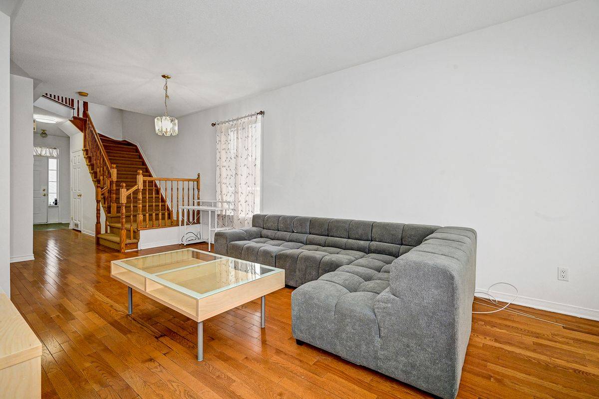 Hunt Club - Windsor Park Village And Area, ON K1V 8Y9,3640 Downpatrick RD