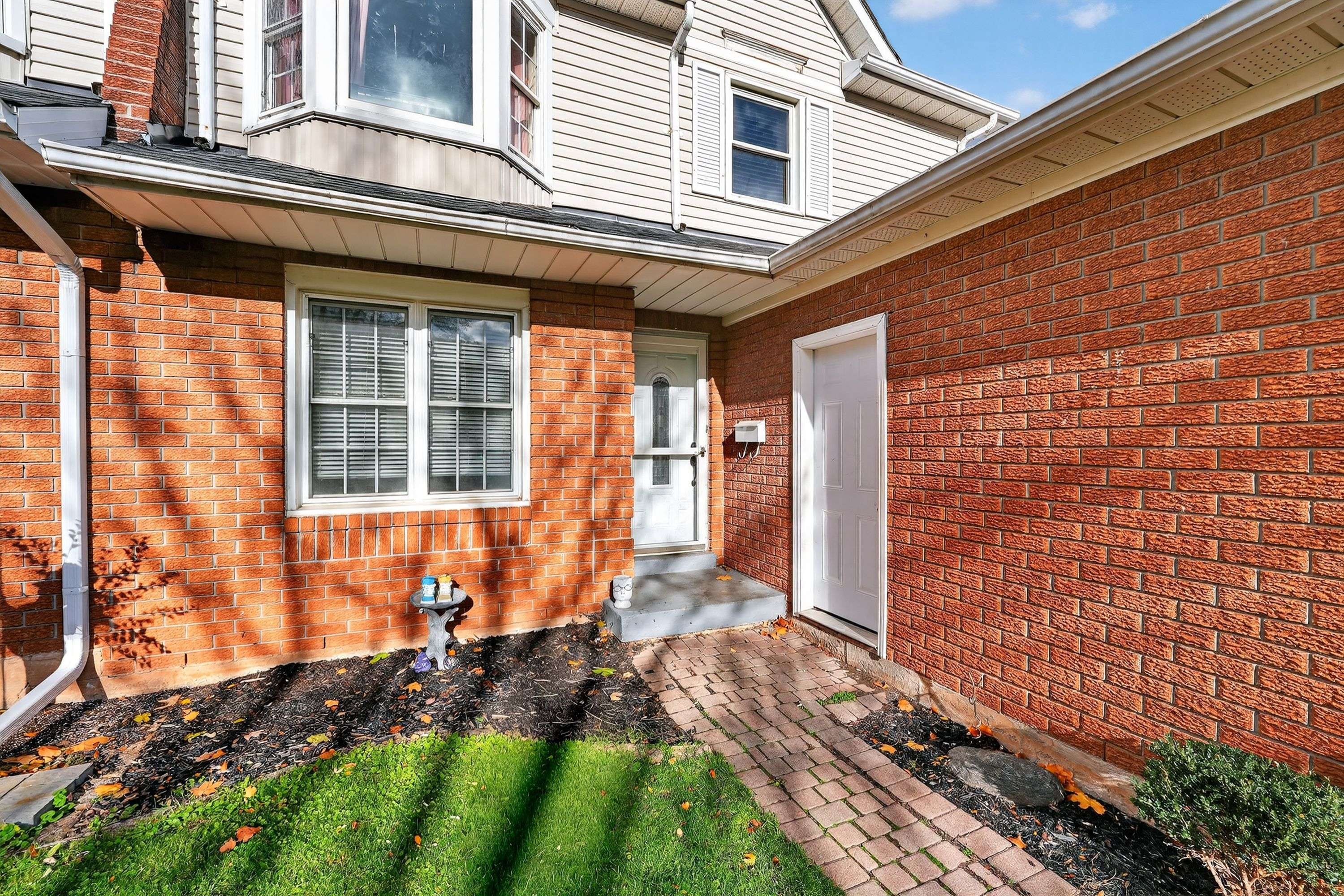 Grimsby, ON L3M 5G8,4 Pleasant Grove TER