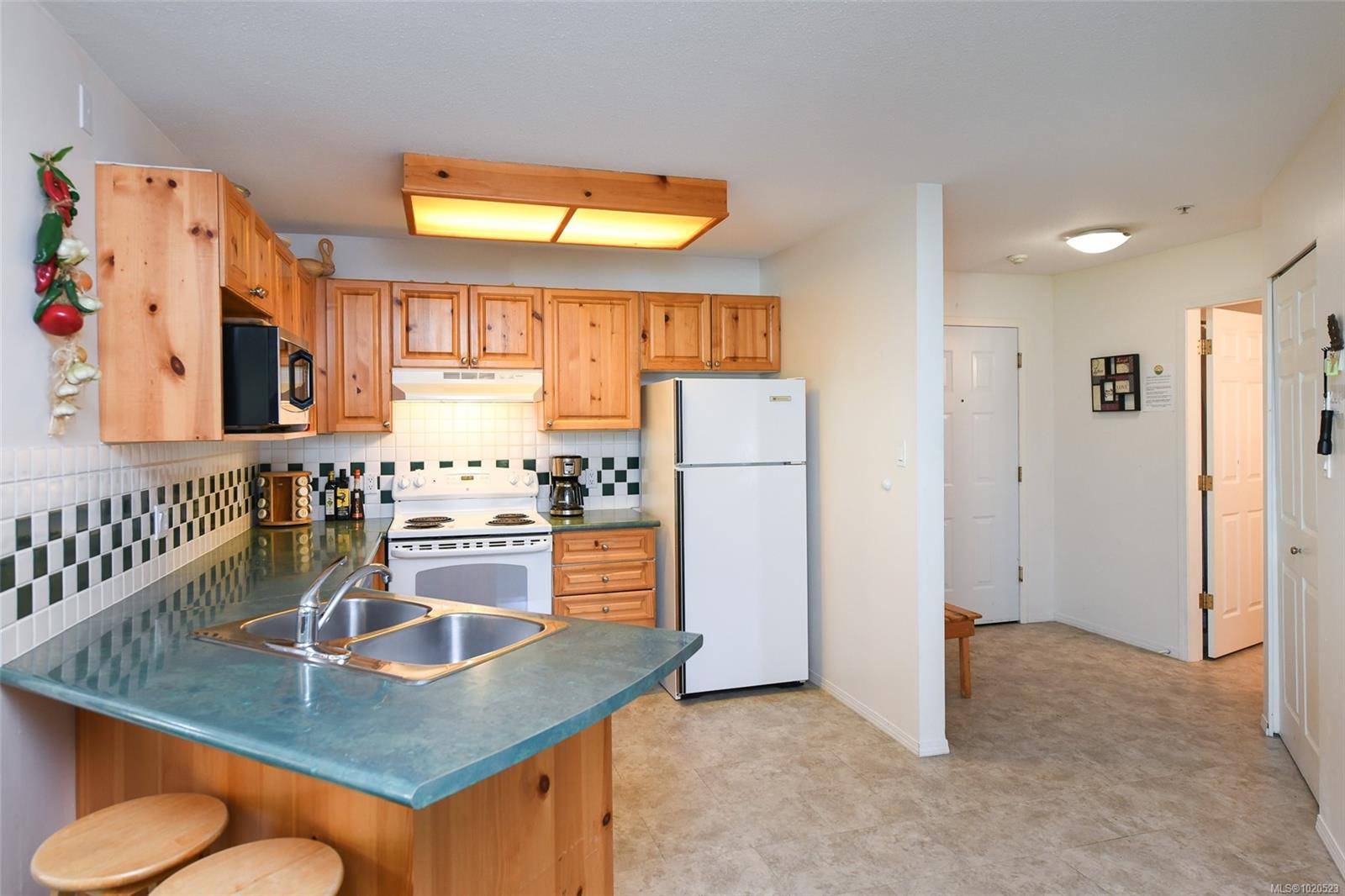 Courtenay, BC V9J 1L0,1320 Henry Rd #217