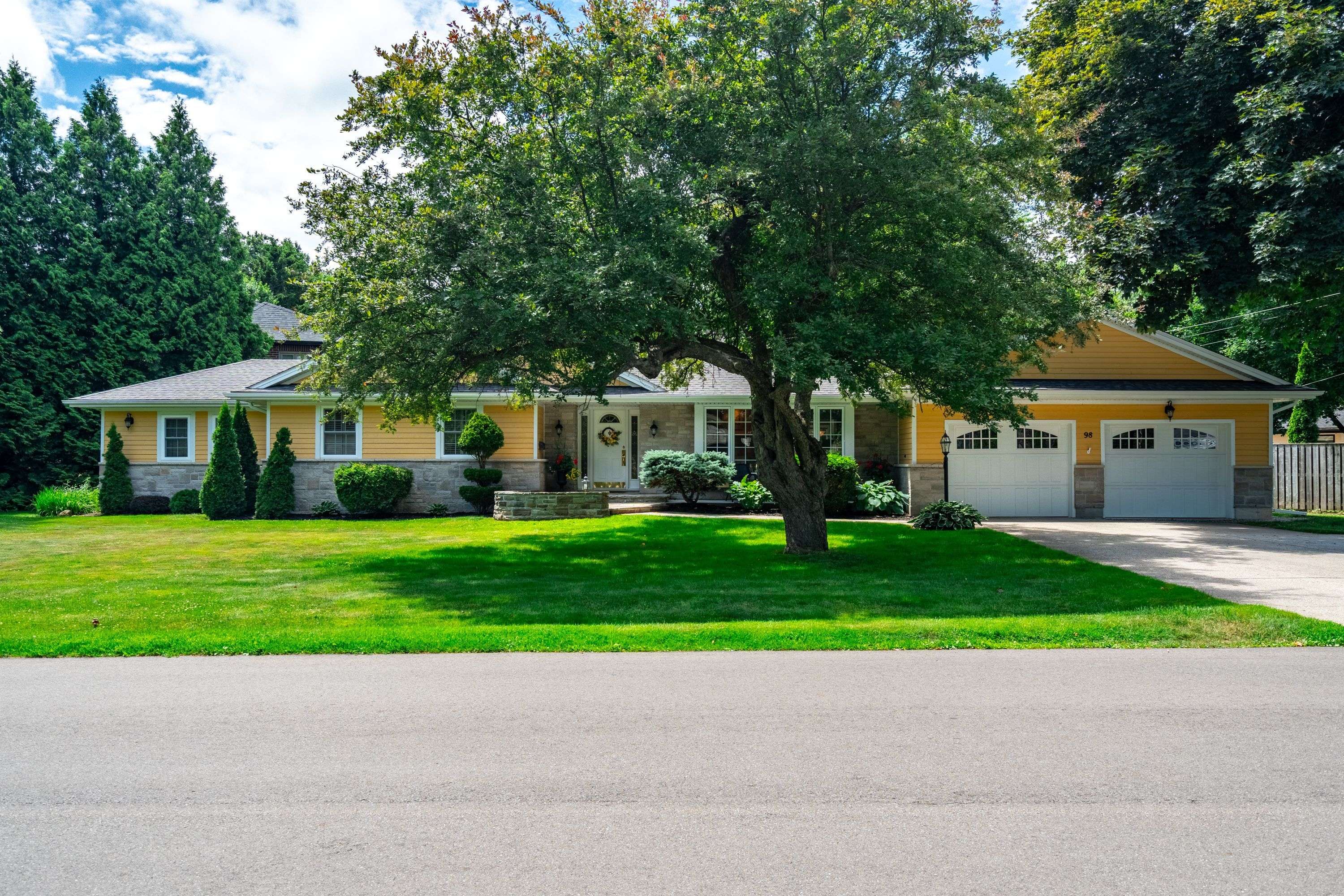 Hamilton, ON L9G 1H2,98 Hadley DR