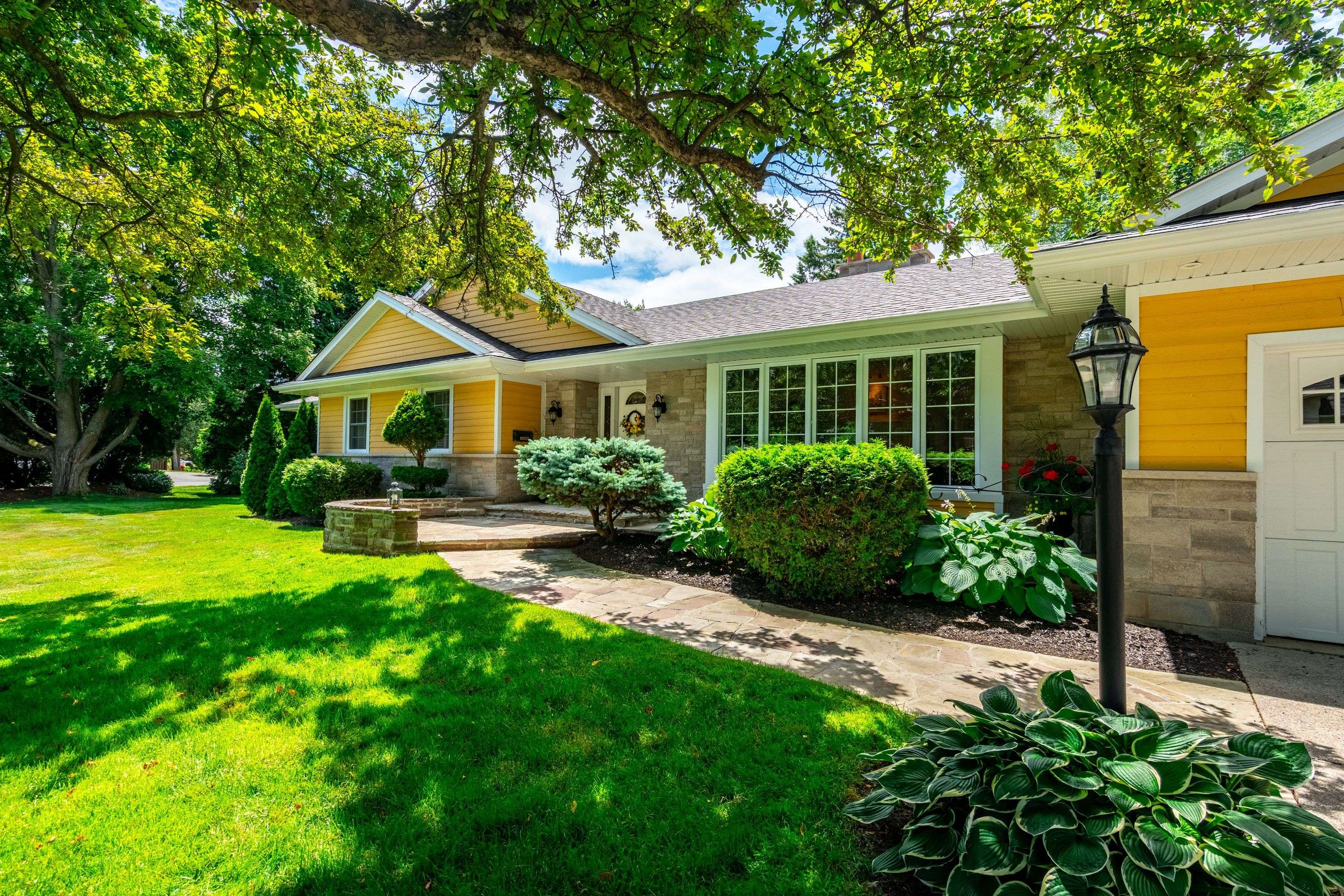 Hamilton, ON L9G 1H2,98 Hadley DR