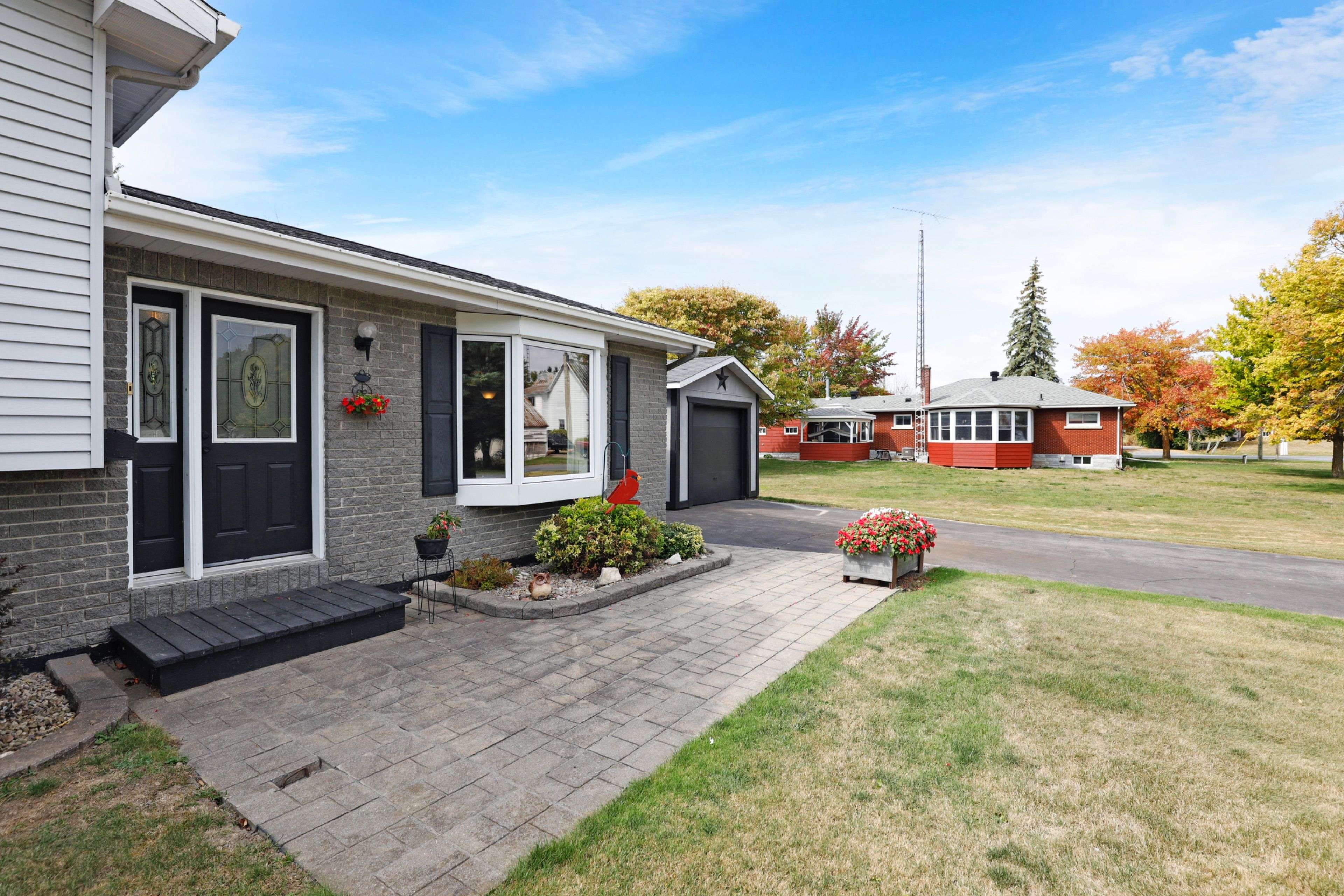 North Stormont, ON K0C 1E0,3294 ST JOHN ST N