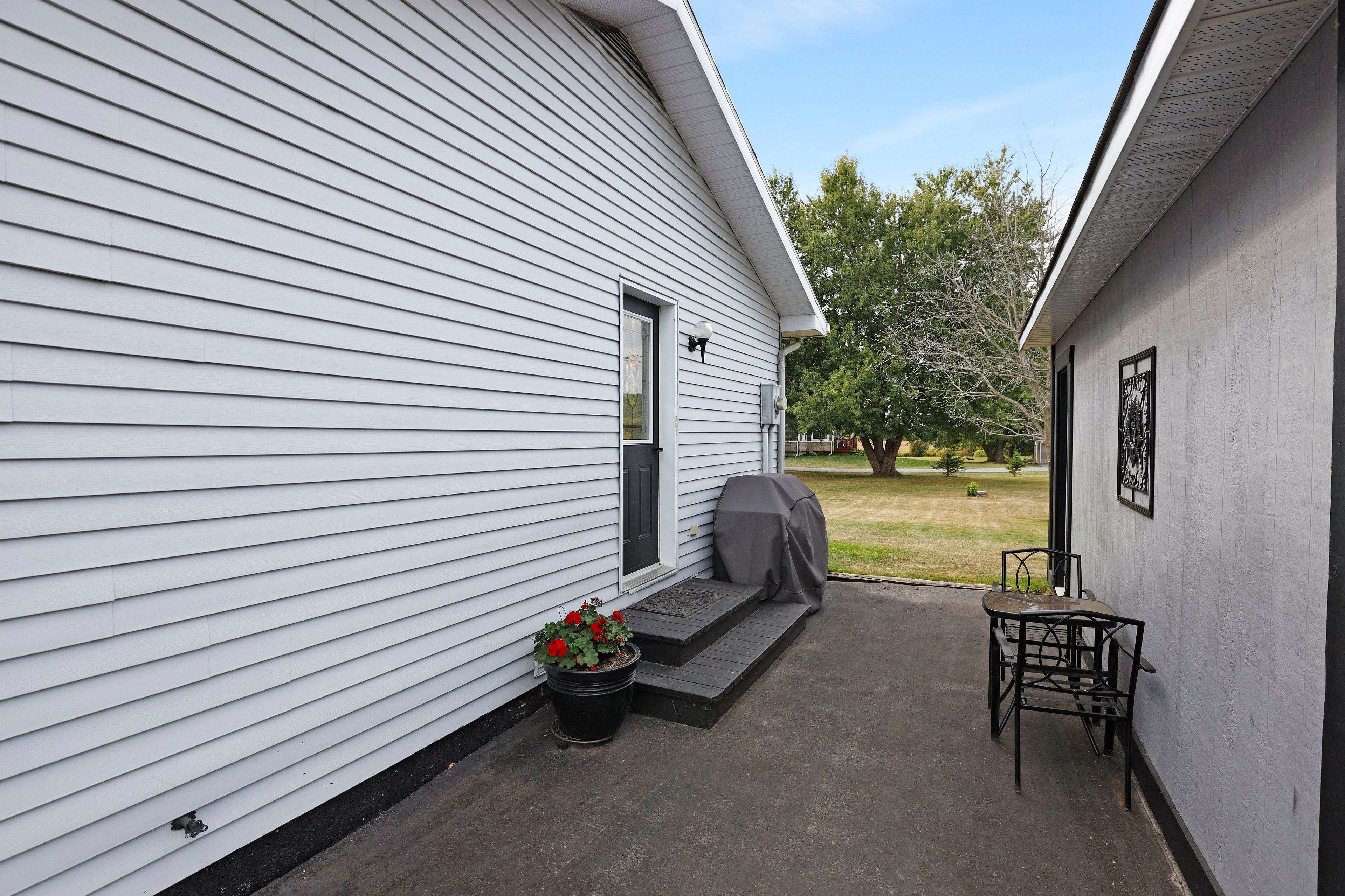 North Stormont, ON K0C 1E0,3294 ST JOHN ST N