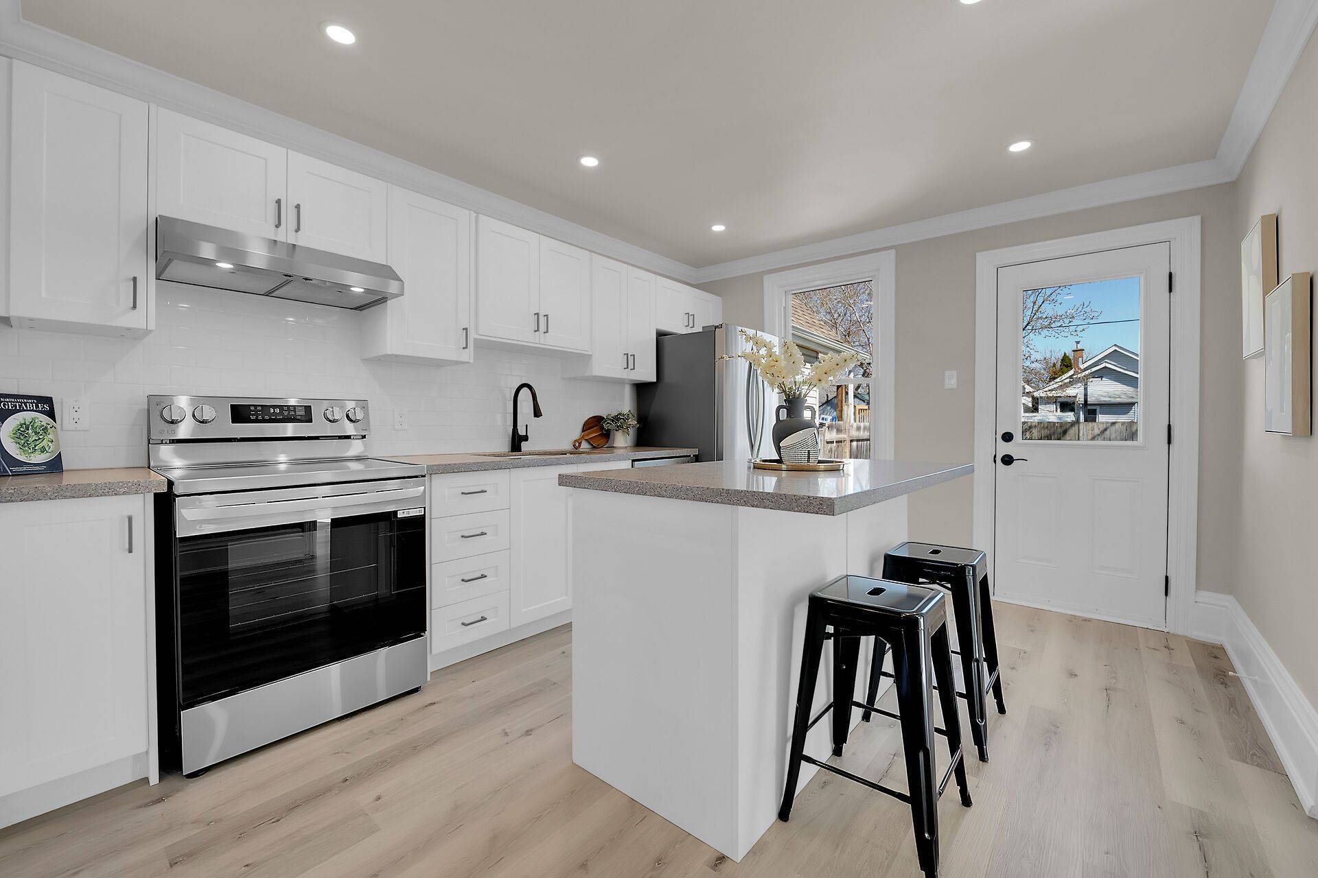 Hamilton, ON L8H 4N4,70 Robins AVE