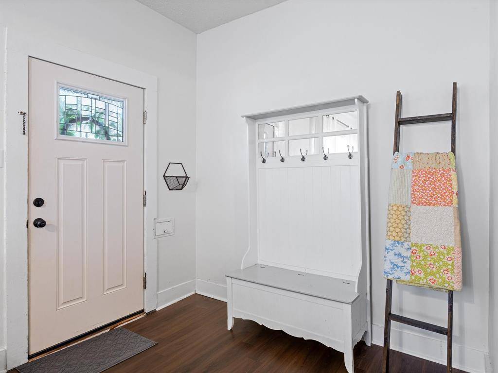 Ennis, TX 75119,811 N Gaines Street