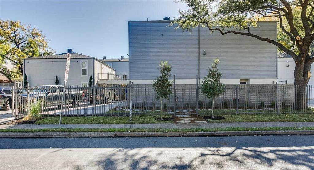 Dallas, TX 75219,2902 Douglas Avenue #208