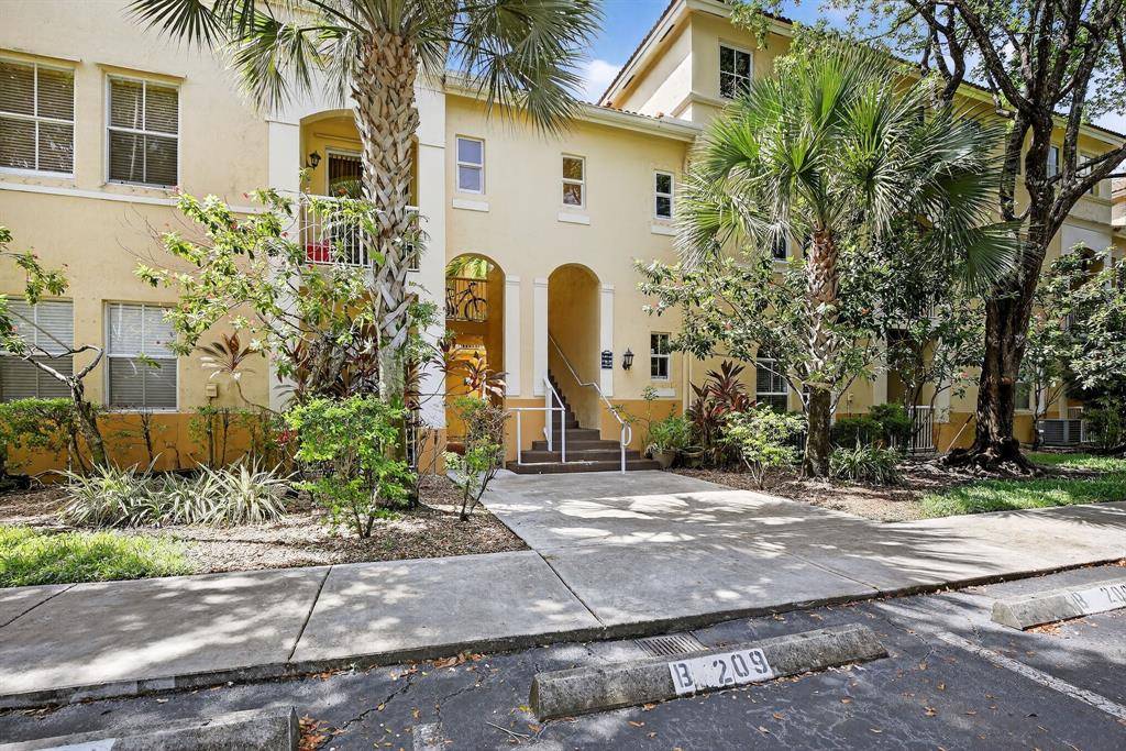 Plantation, FL 33324,110 Jacaranda Country Club Dr #104