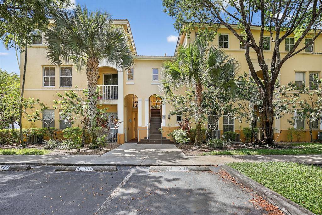 Plantation, FL 33324,110 Jacaranda Country Club Dr #104