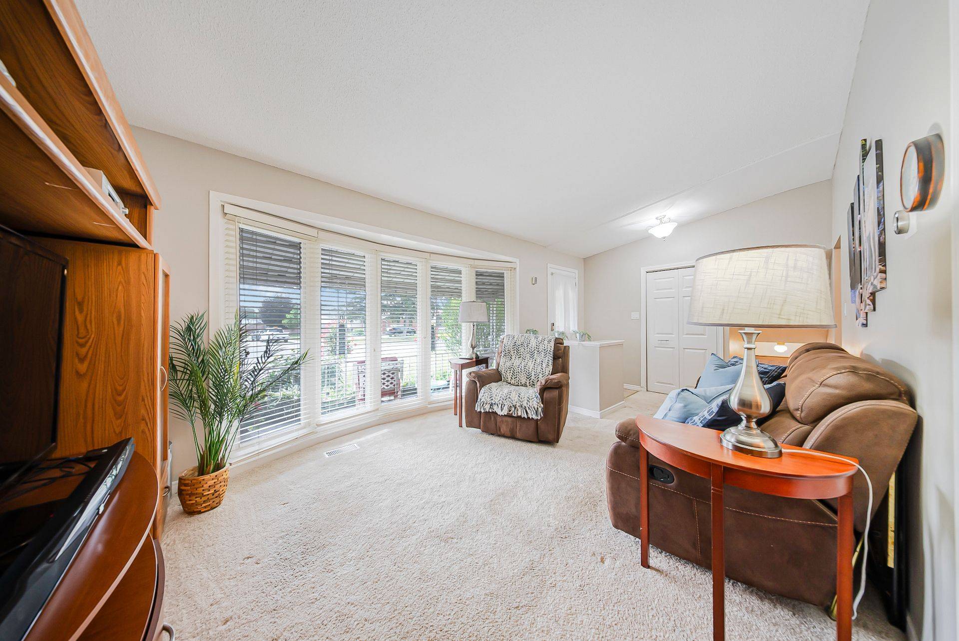 Hamilton, ON L8V 2N4,23 Coral DR