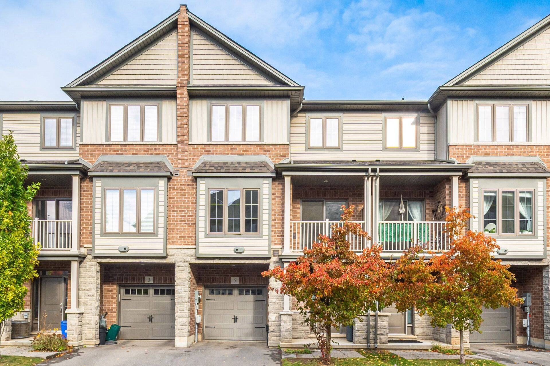 Hamilton, ON L8B 1W5,5 Ridgeside LN