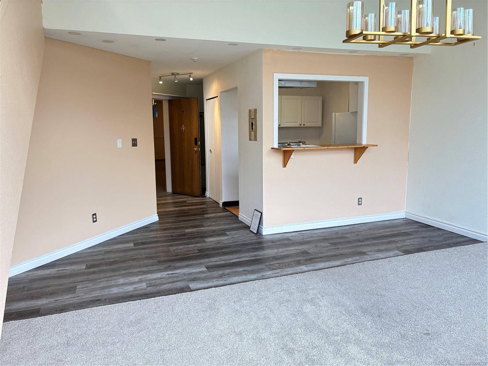 Saanich, BC V8Z 5M1,4678 Elk Lake Dr #499D