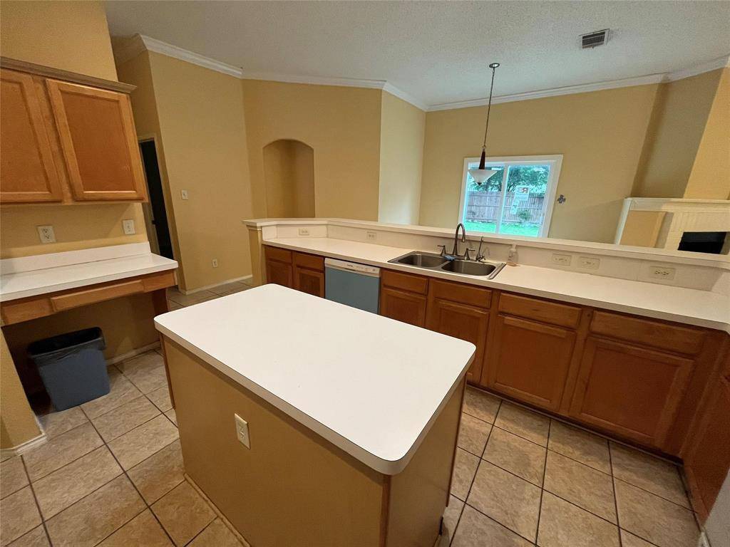 Arlington, TX 76001,1120 Deer Valley Lane