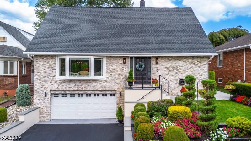 Elmwood Park Boro, NJ 07407,5 Greenwood Ave