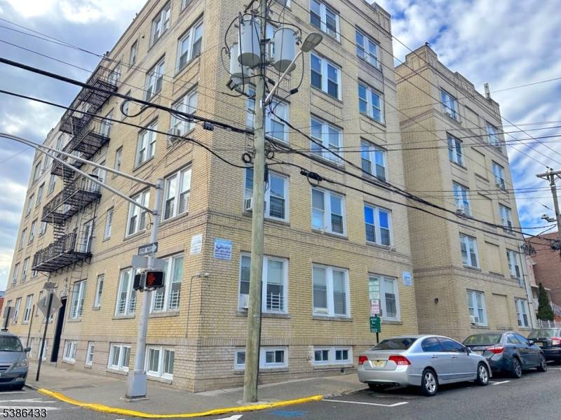 Union City, NJ 07087,201 45th #D4