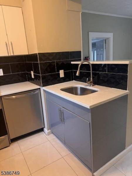 Ridgefield Park Village, NJ 07660,73 College Pl #2