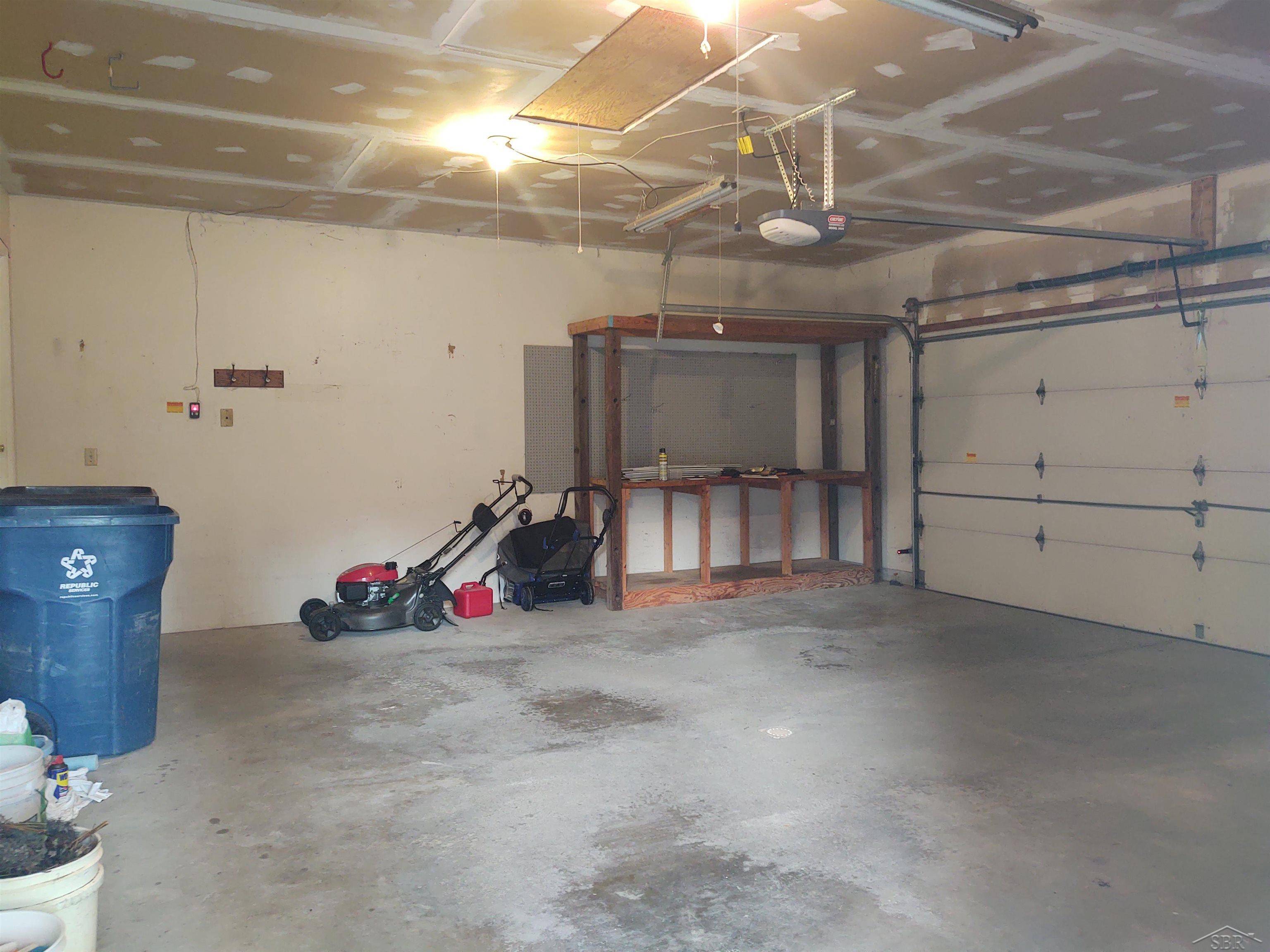 Kawkawlin, MI 48631,661 E Beaver RD