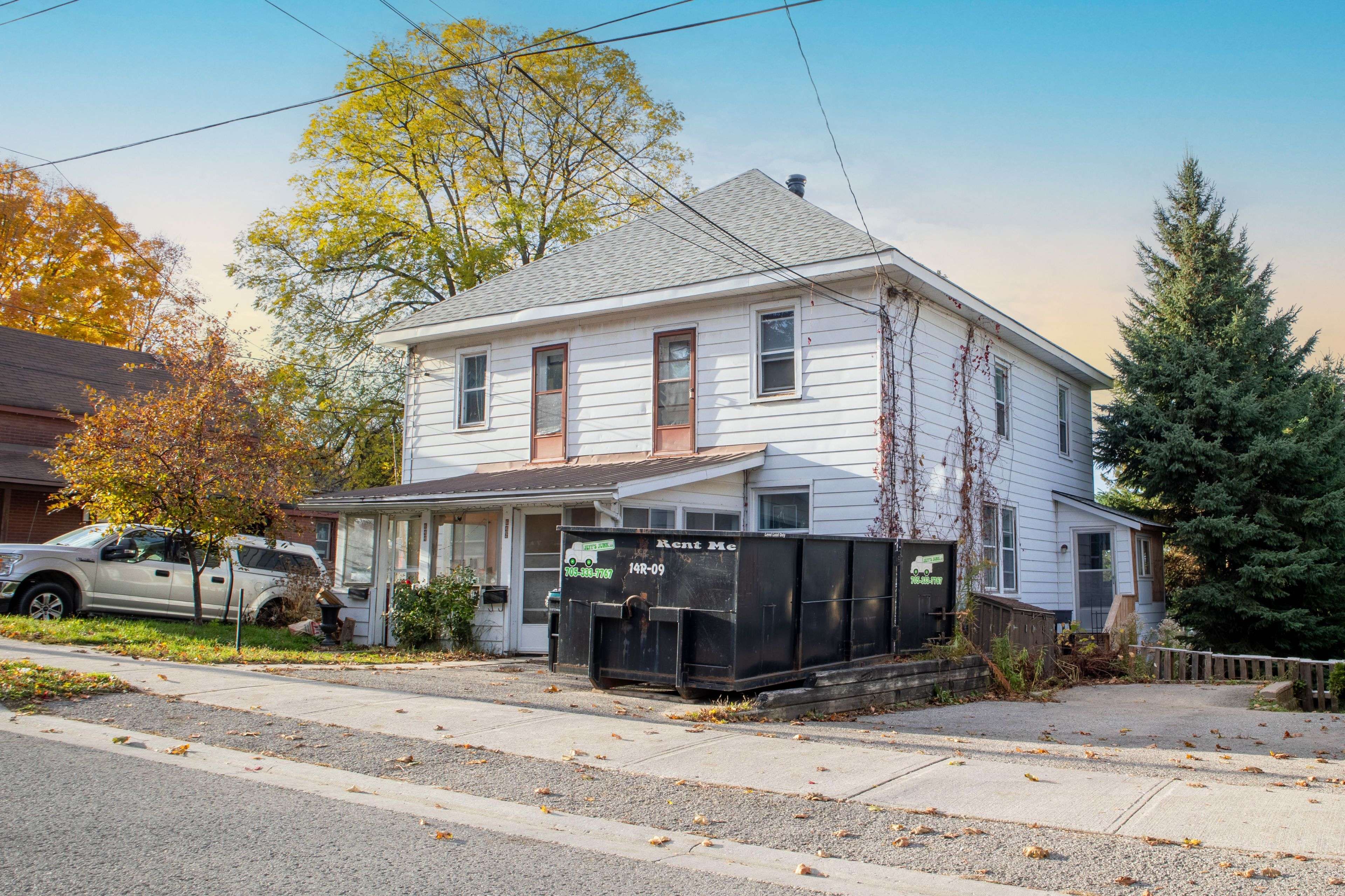 Midland, ON L4R 1L9,644 Bay ST