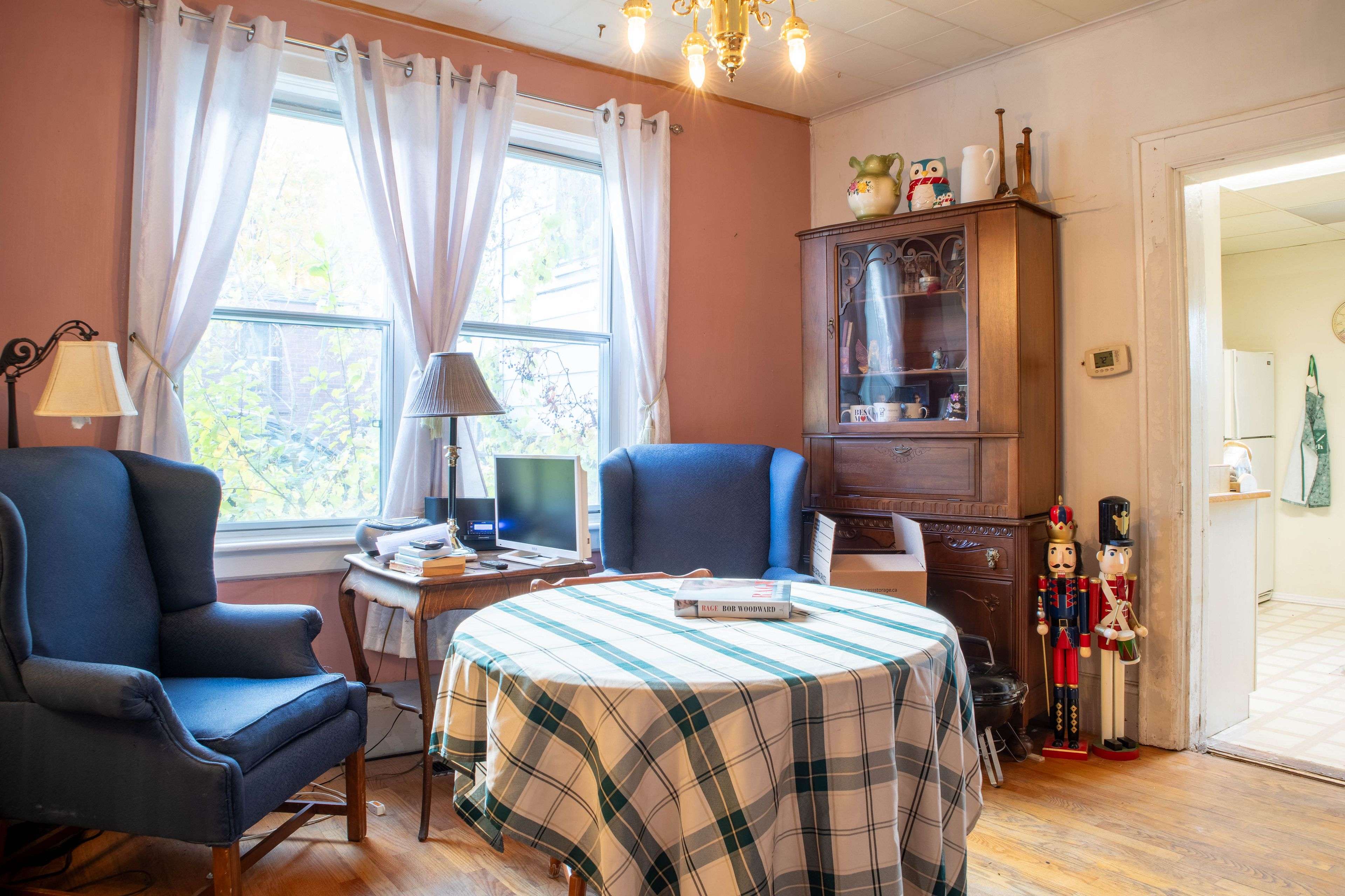 Midland, ON L4R 1L9,644 Bay ST