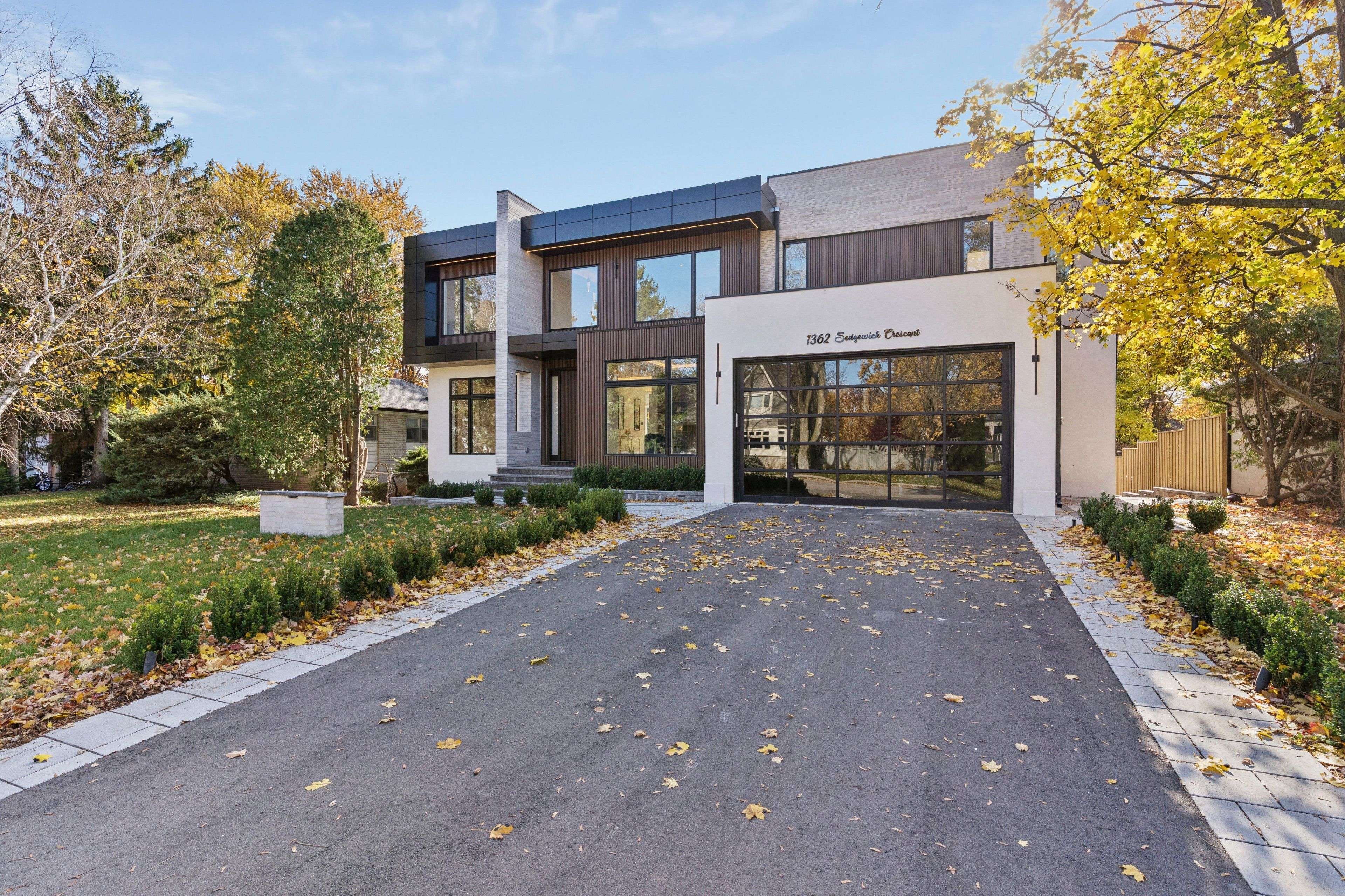 Oakville, ON L6L 1X8,1362 Sedgewick CRES