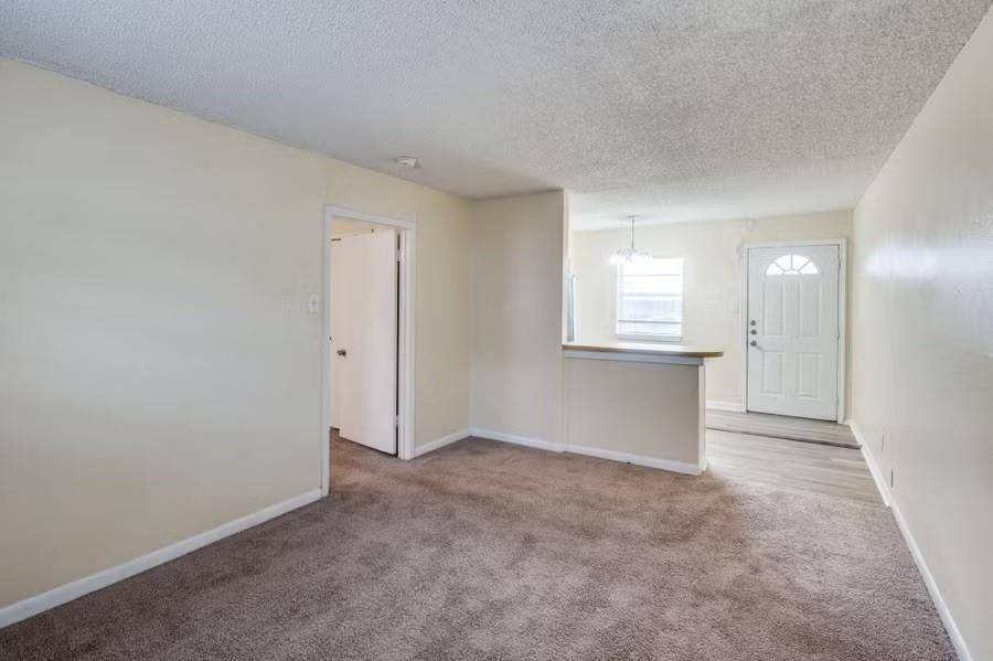 Irving, TX 75060,512 S Delaware Street #1