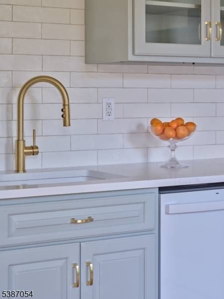 Lambertville City, NJ 08530,46 York St #2