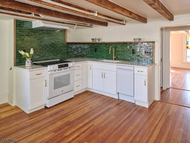 Lambertville City, NJ 08530,46 York St #3