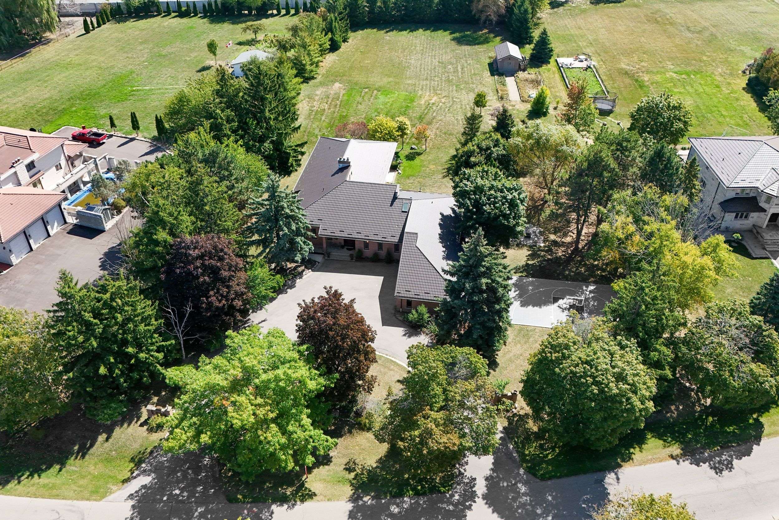 Brampton, ON L6P 0K9,6 Leone LN