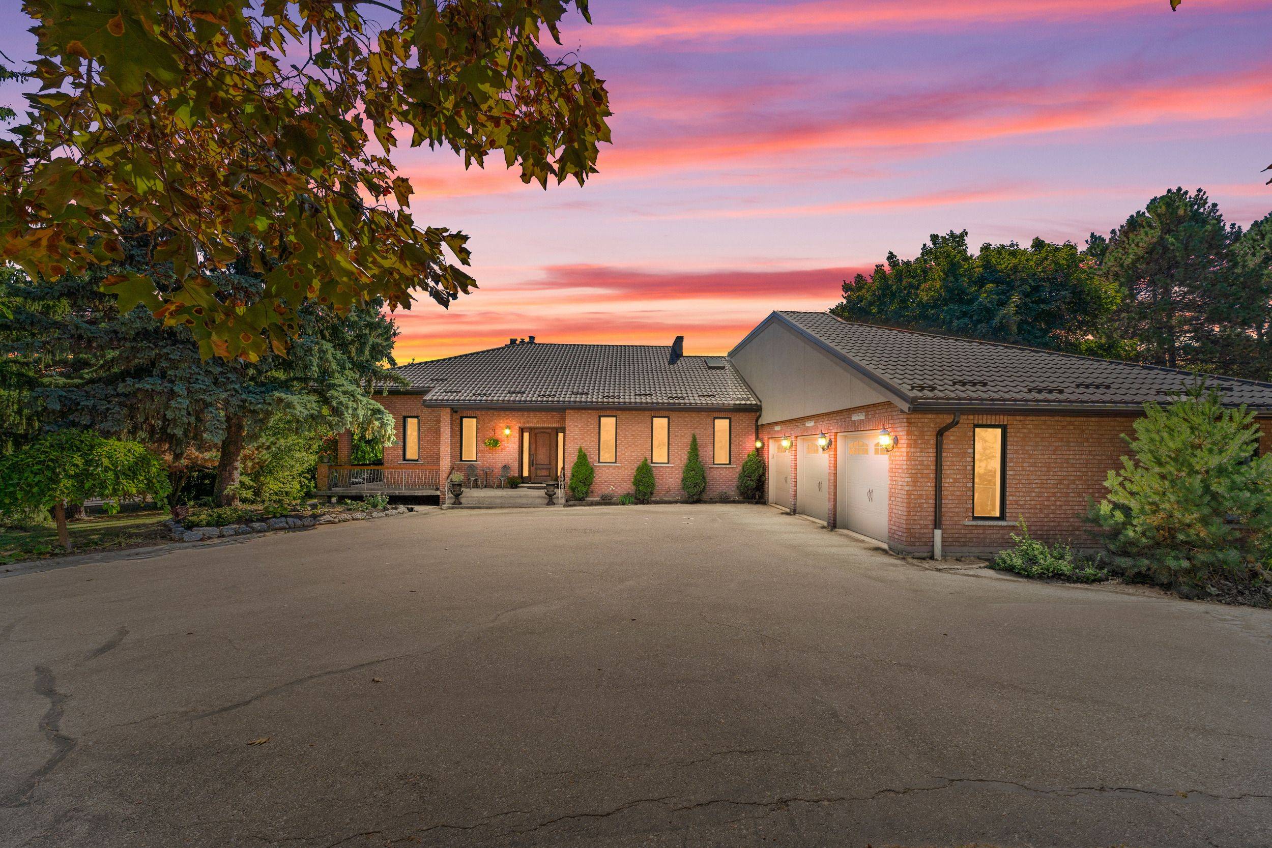 Brampton, ON L6P 0K9,6 Leone LN