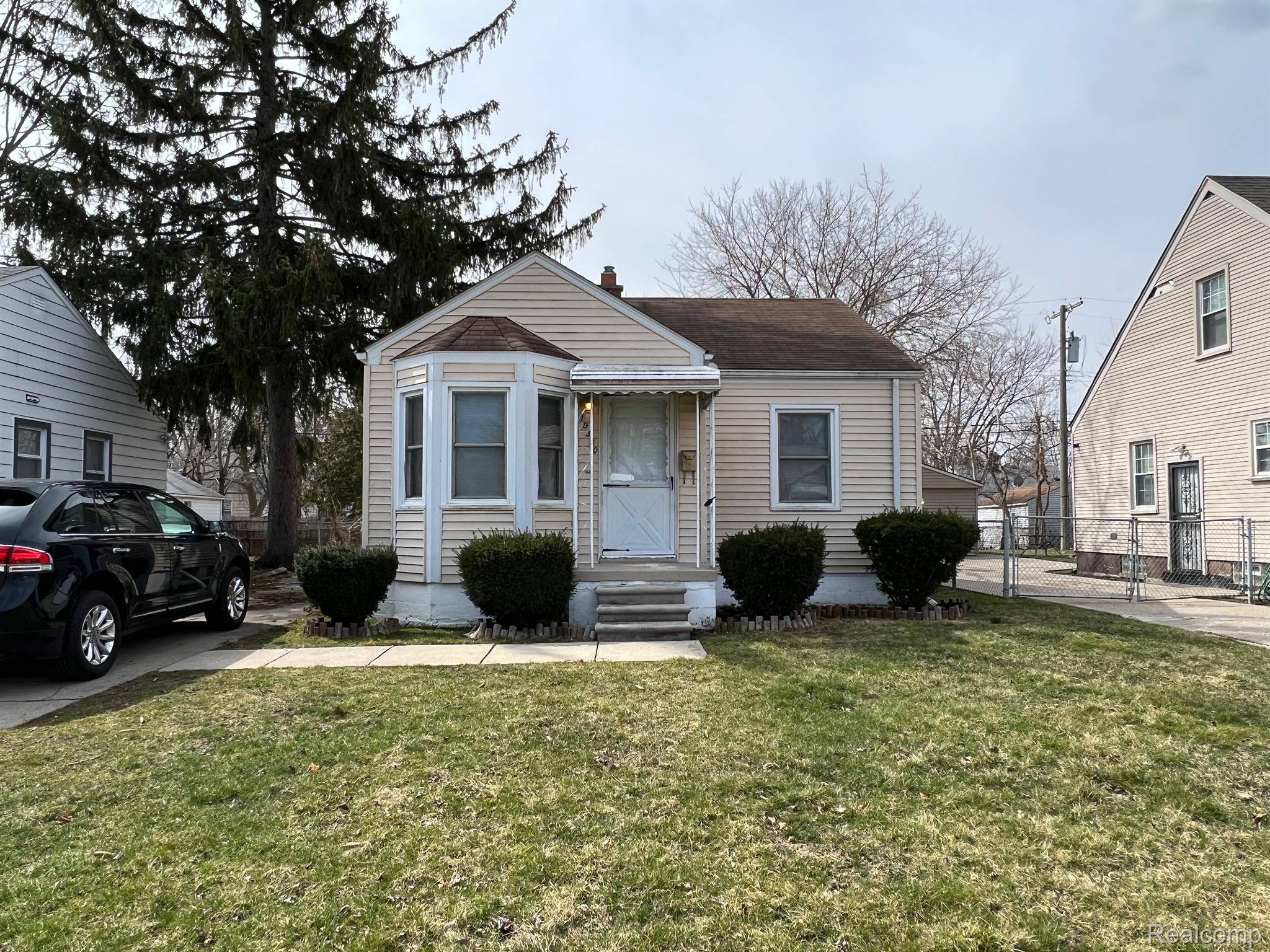 Harper Woods, MI 48225,19330 Washtenaw ST