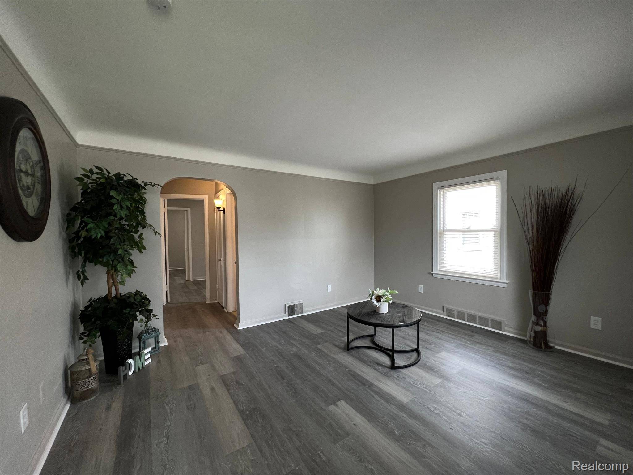 Harper Woods, MI 48225,19330 Washtenaw ST