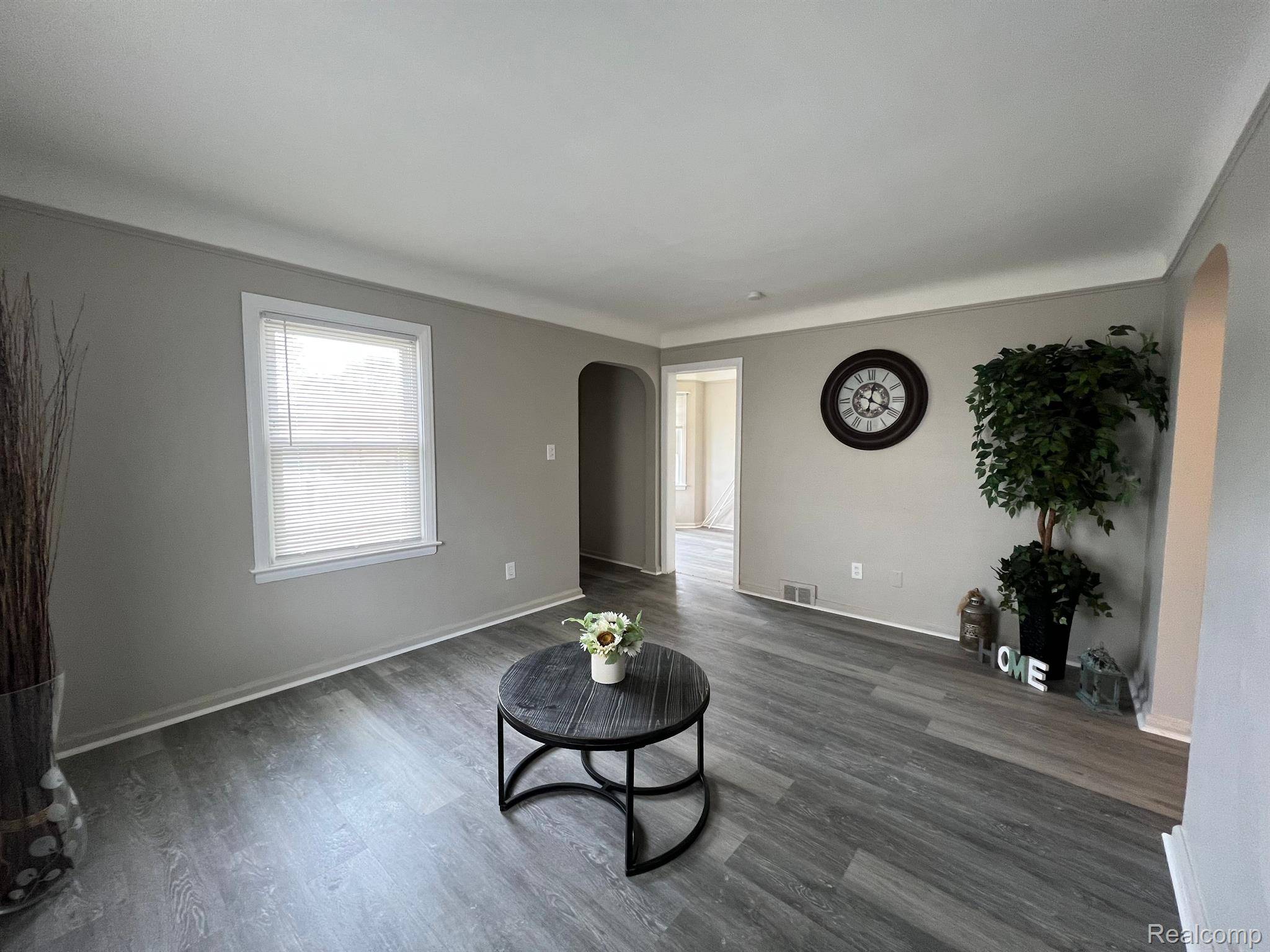 Harper Woods, MI 48225,19330 Washtenaw ST