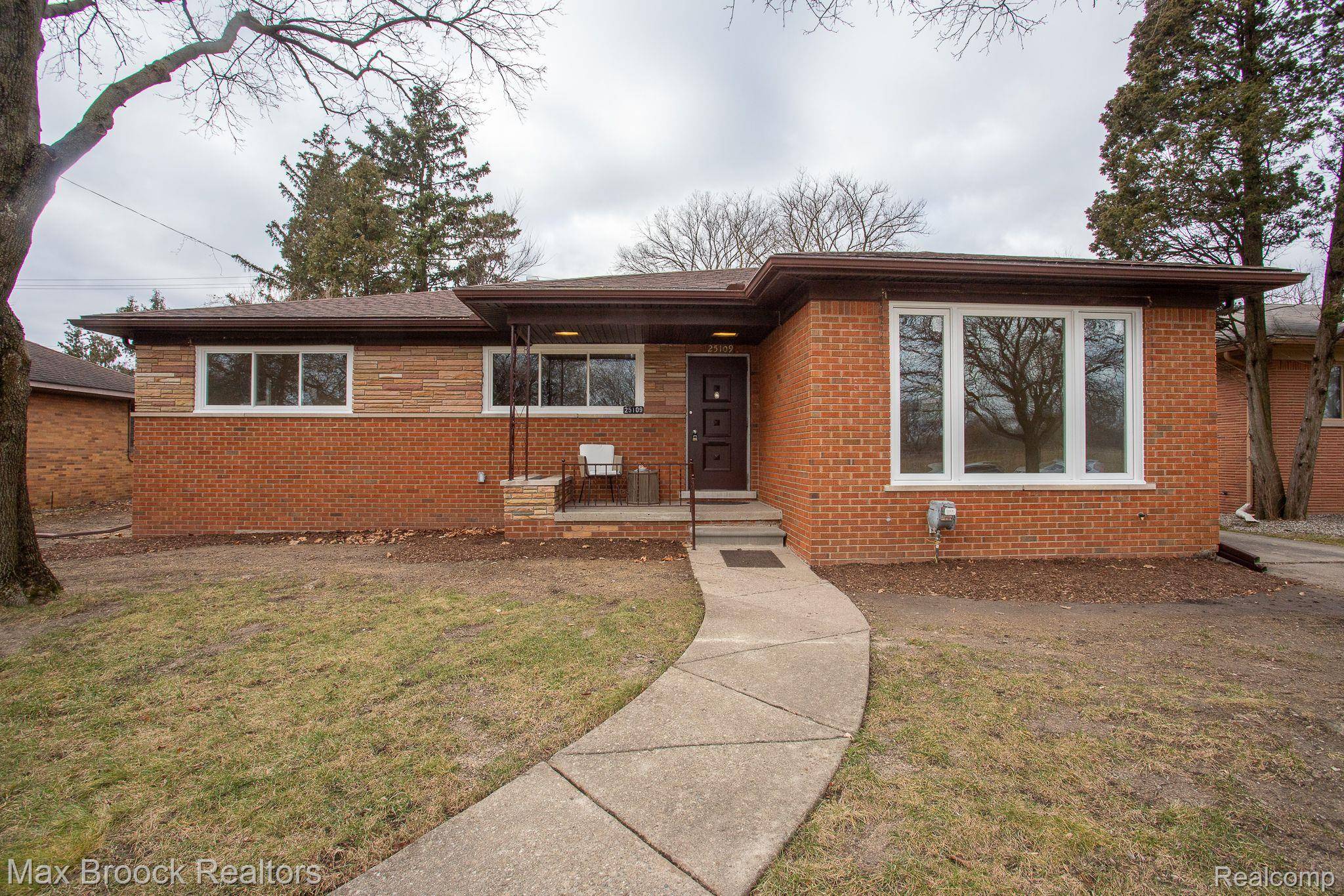 Huntington Woods, MI 48070,25109 SCOTIA RD