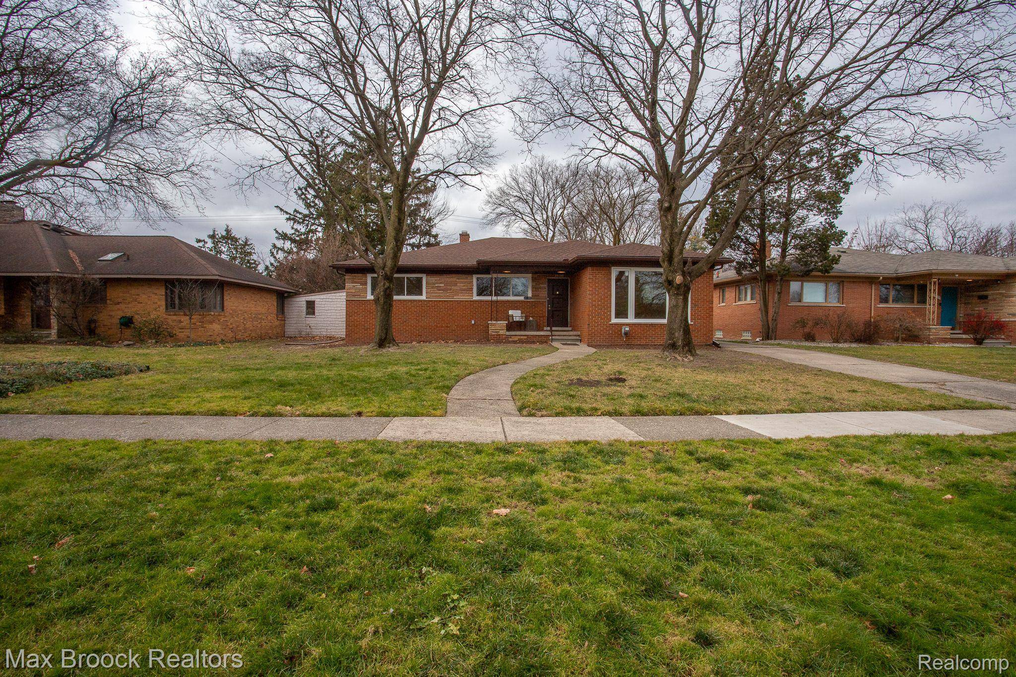 Huntington Woods, MI 48070,25109 SCOTIA RD