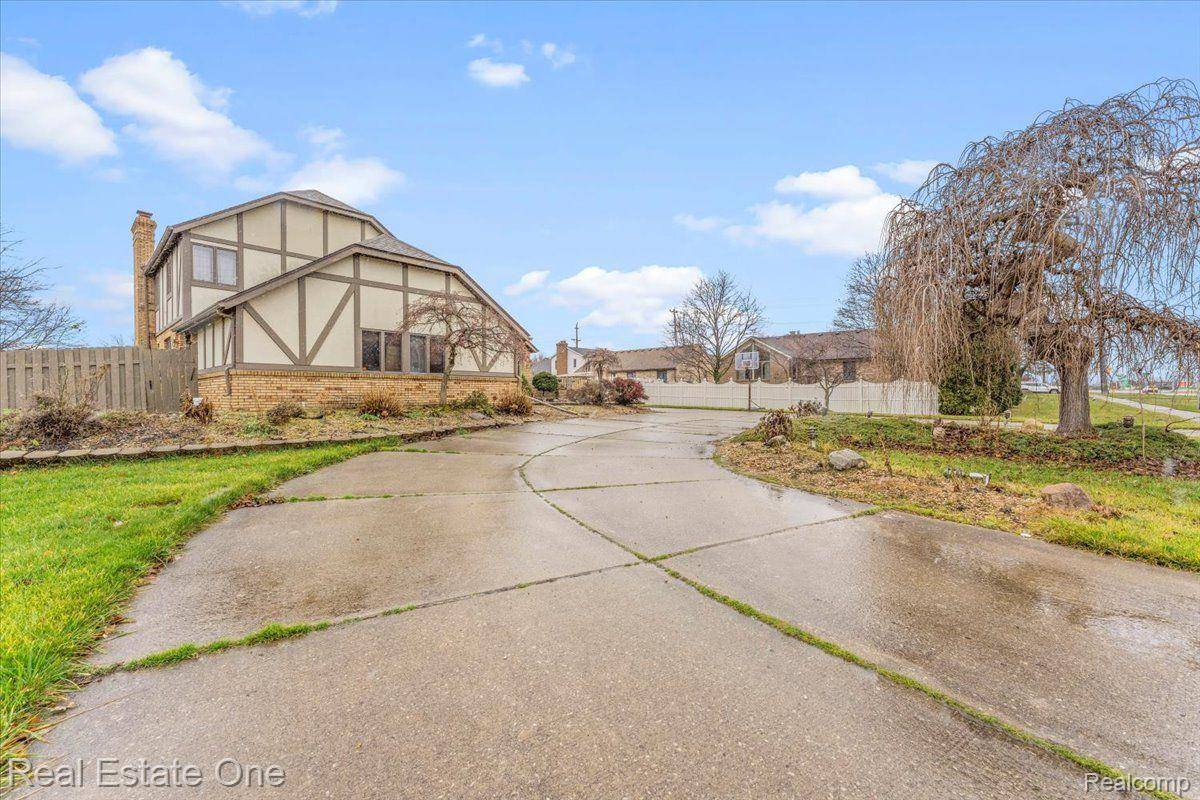 Woodhaven, MI 48183,22305 KING RD