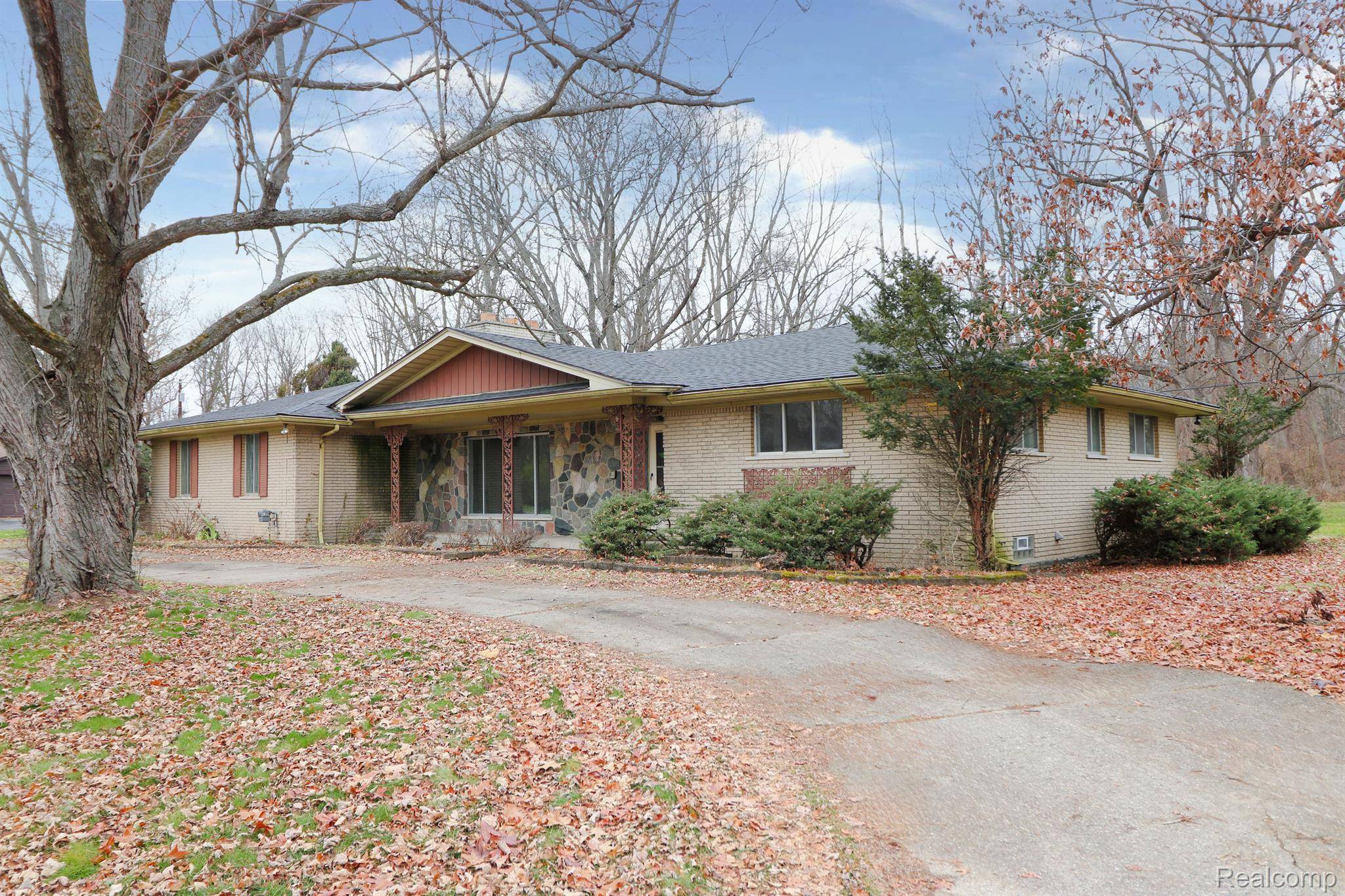 Southfield, MI 48033,23632 Lake Ravines DR