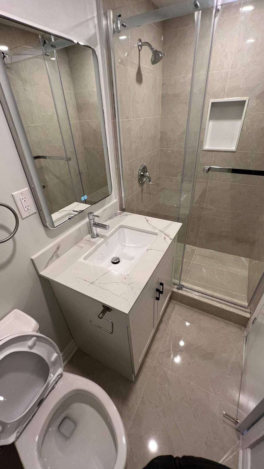 Mississauga, ON L5C 1M2,989 McBride AVE #BASEMENT