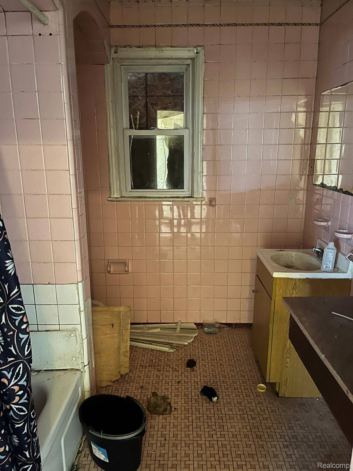 Detroit, MI 48215,4600 LAKEWOOD ST