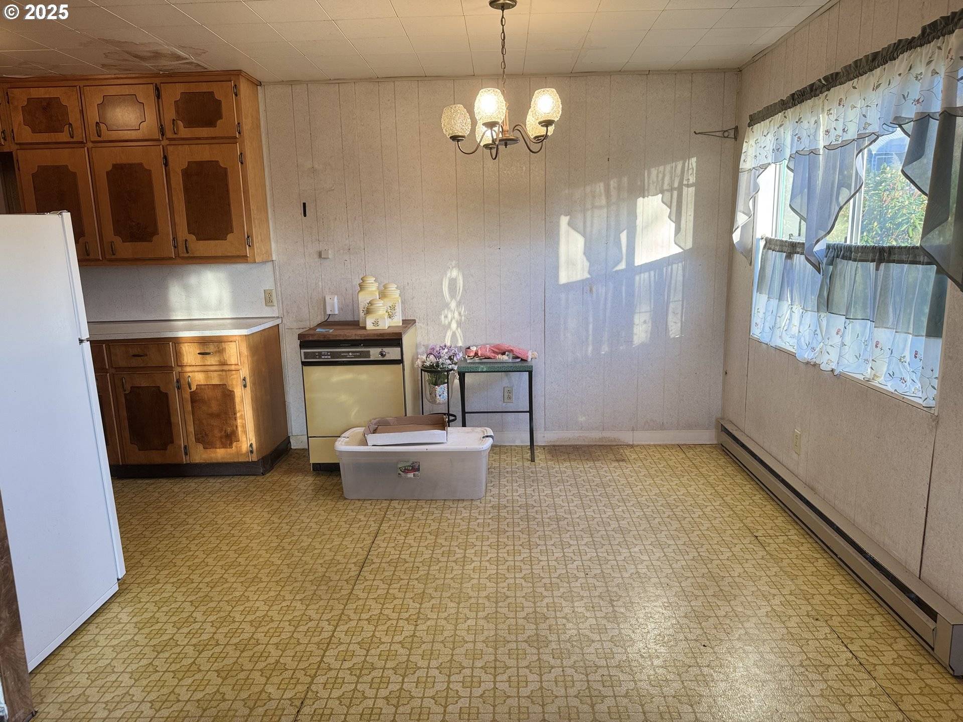 Coquille, OR 97423,684 E 10TH ST