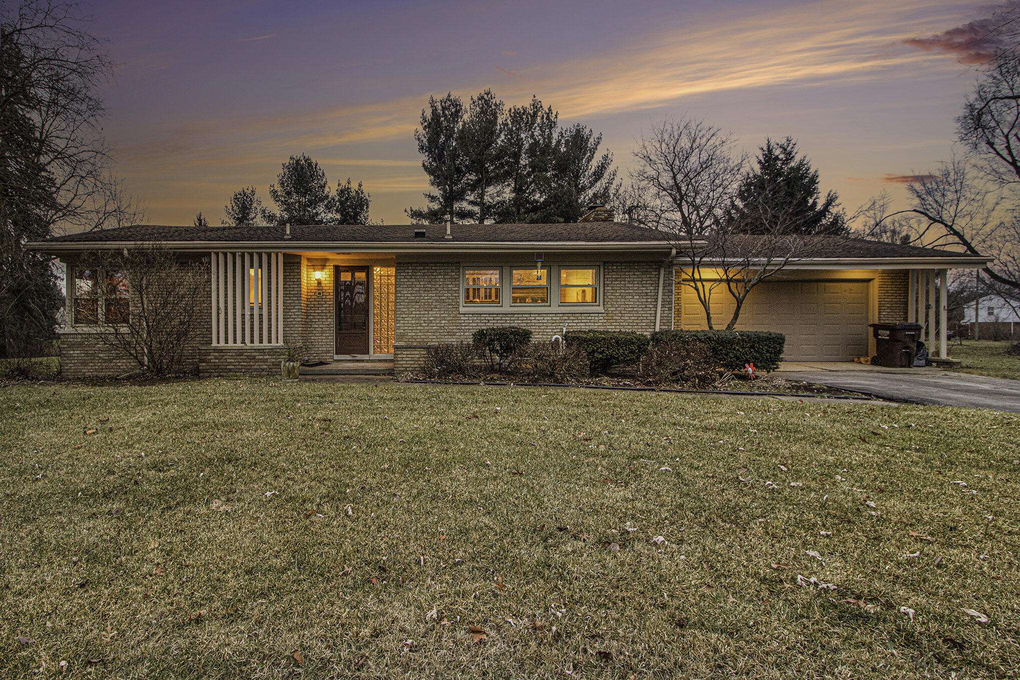 Saline, MI 48176,3279 Surrey DR