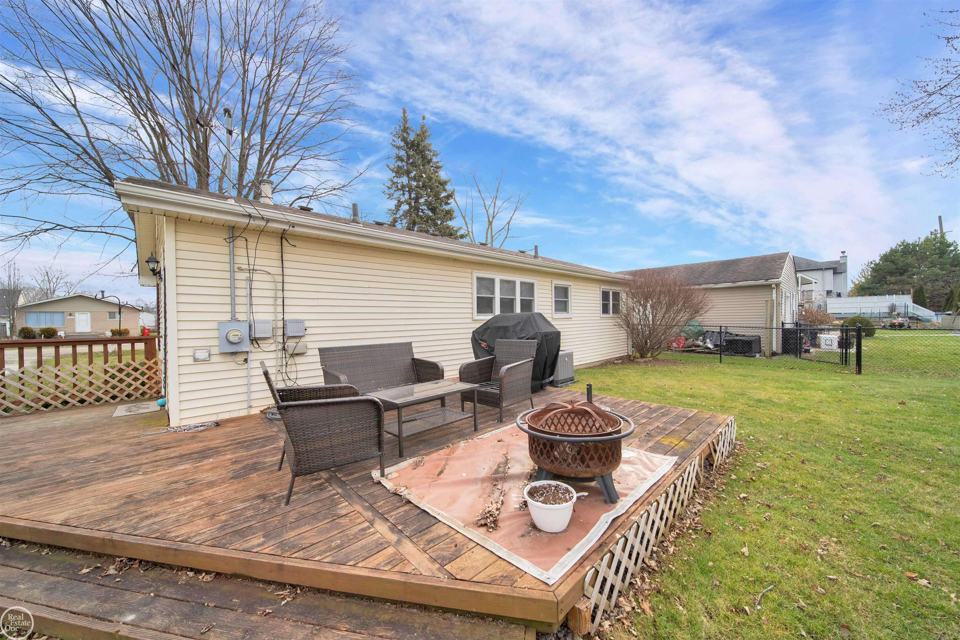 Harrison Twp, MI 48045,39201 Muffatt