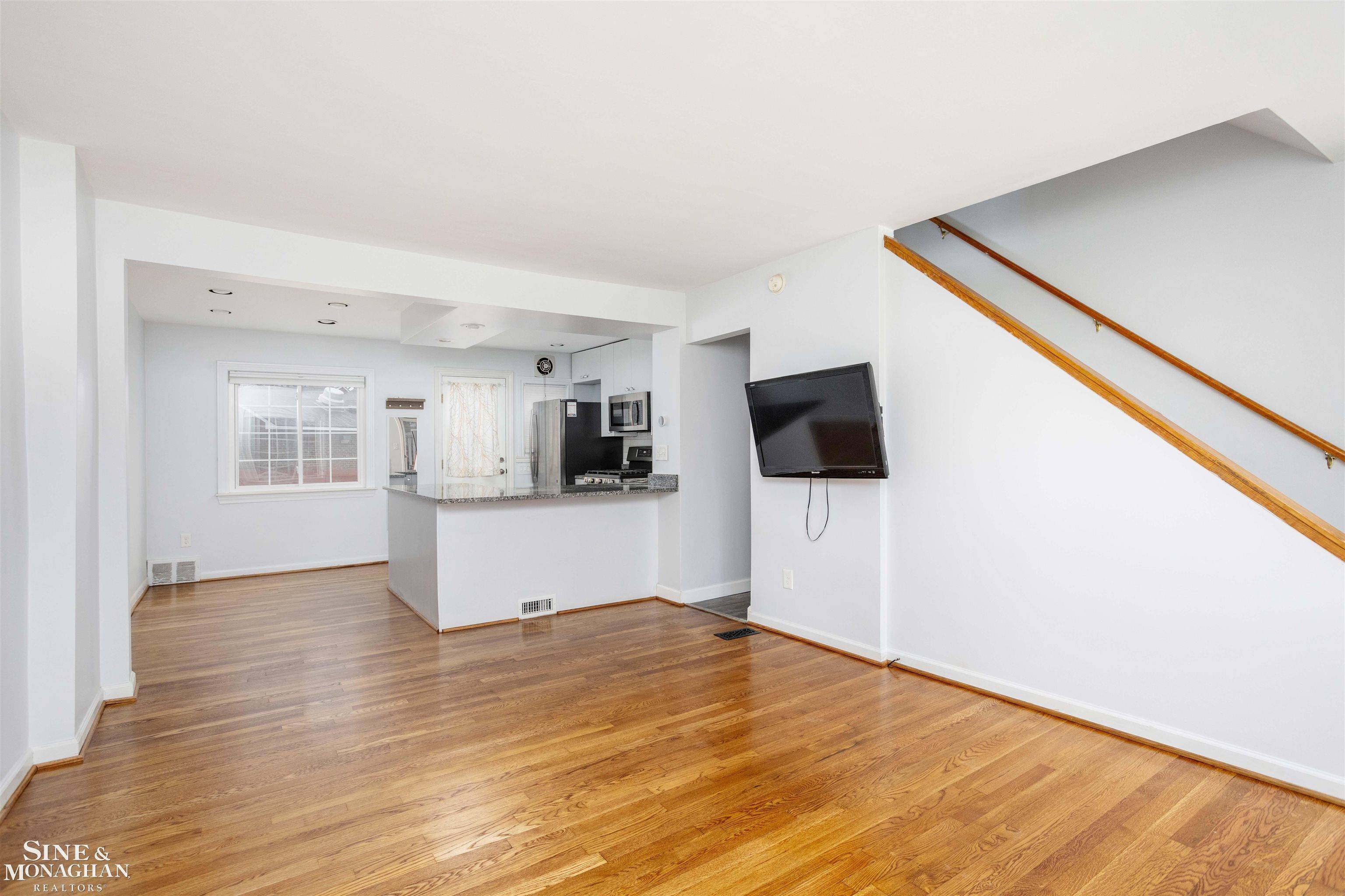 Saint Clair Shores, MI 48080,22945 Gary