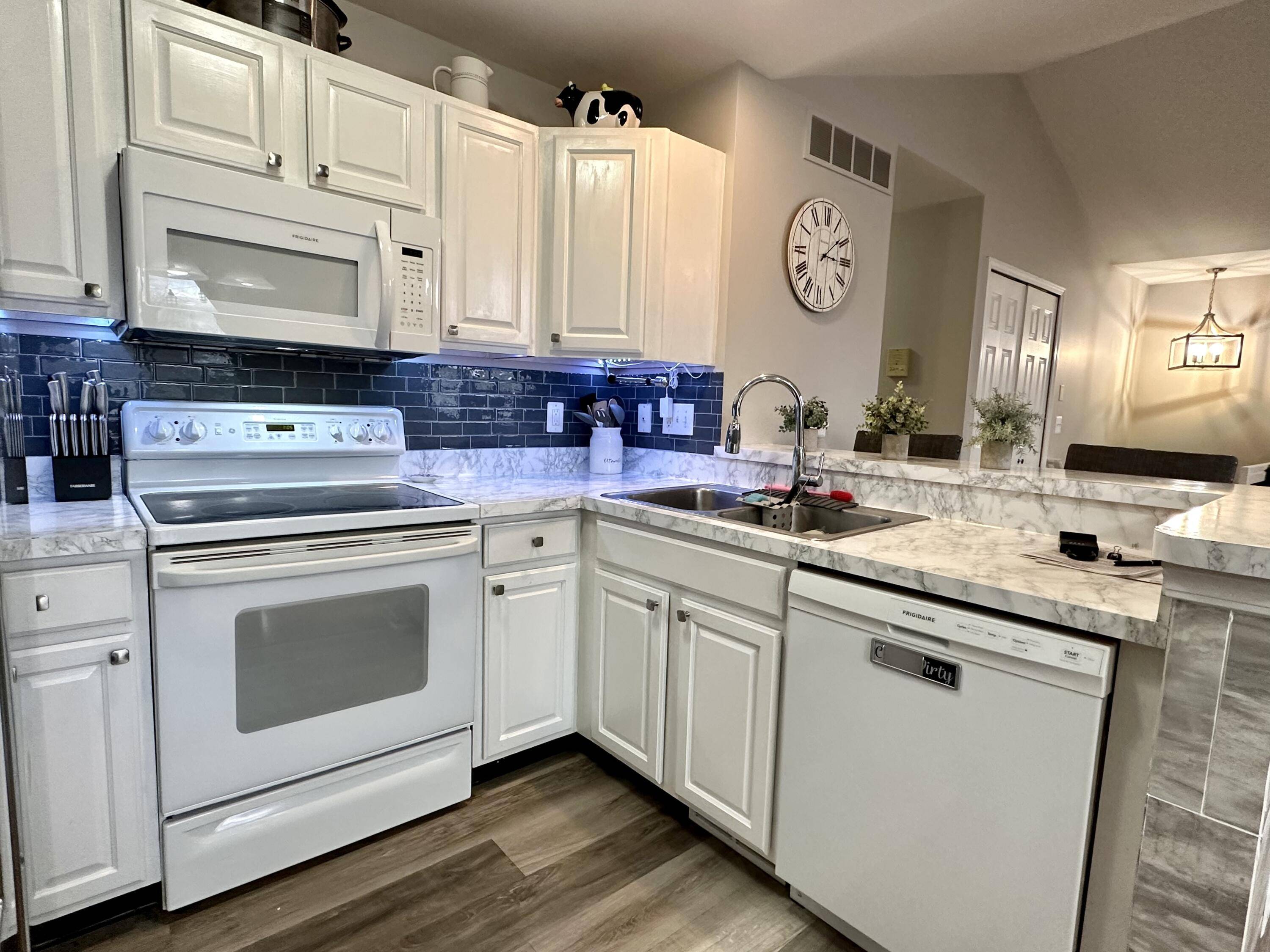 Clinton Twp, MI 48038,43145 WOODBRIDGE DR #114