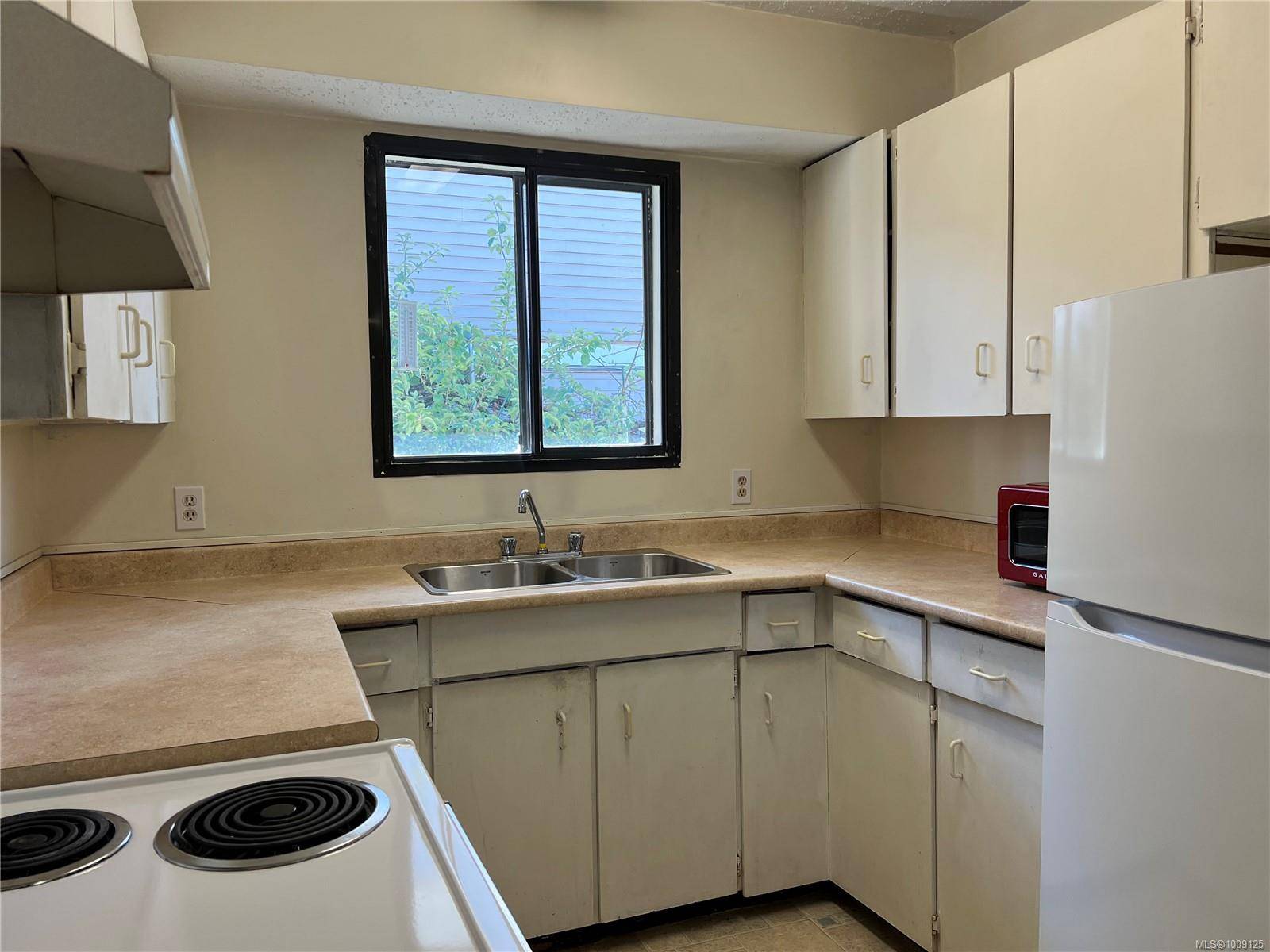 Gold River, BC V0P 1G0,500 Muchalat Pl #3