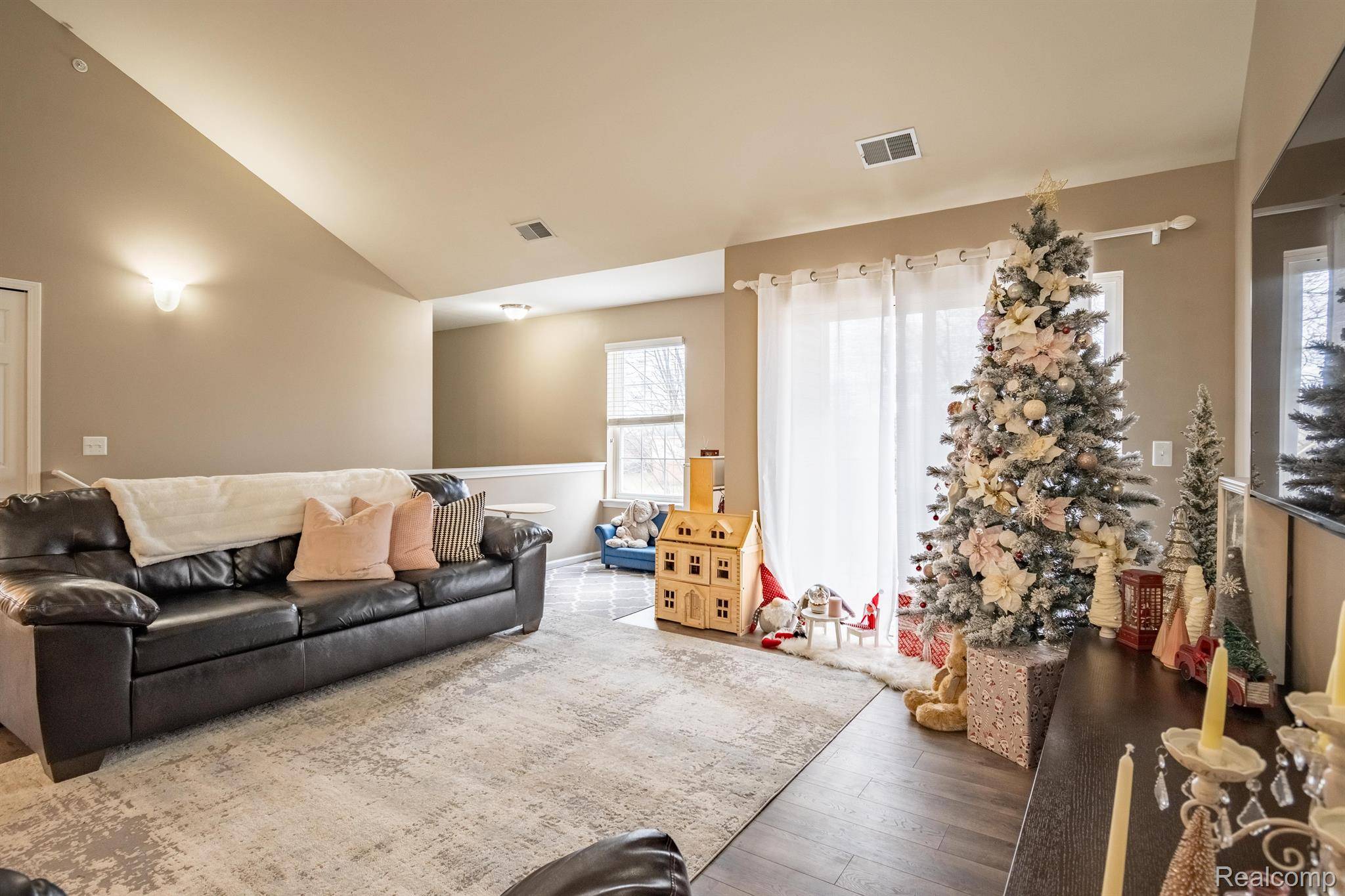 Shelby Twp, MI 48317,5706 NORWAY SPRUCE DR