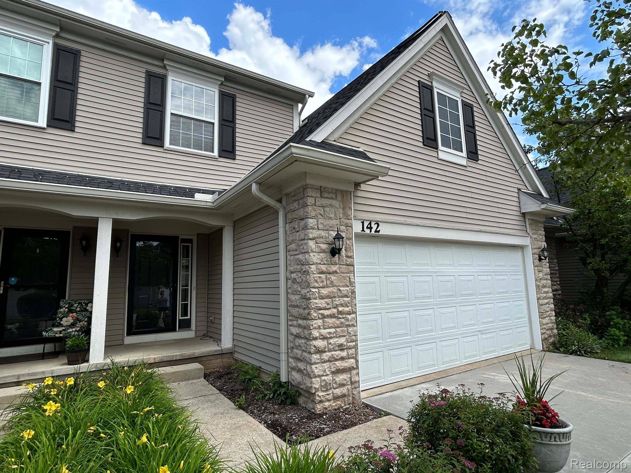 Saline, MI 48176,142 BURWYCK PARK DR