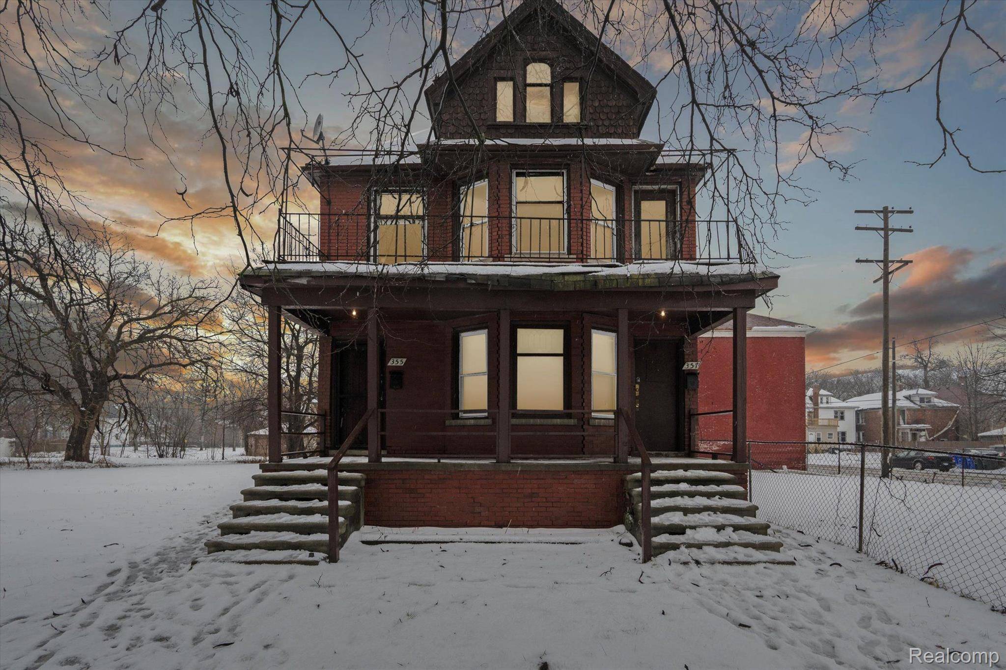 Detroit, MI 48202,355 ROSEDALE