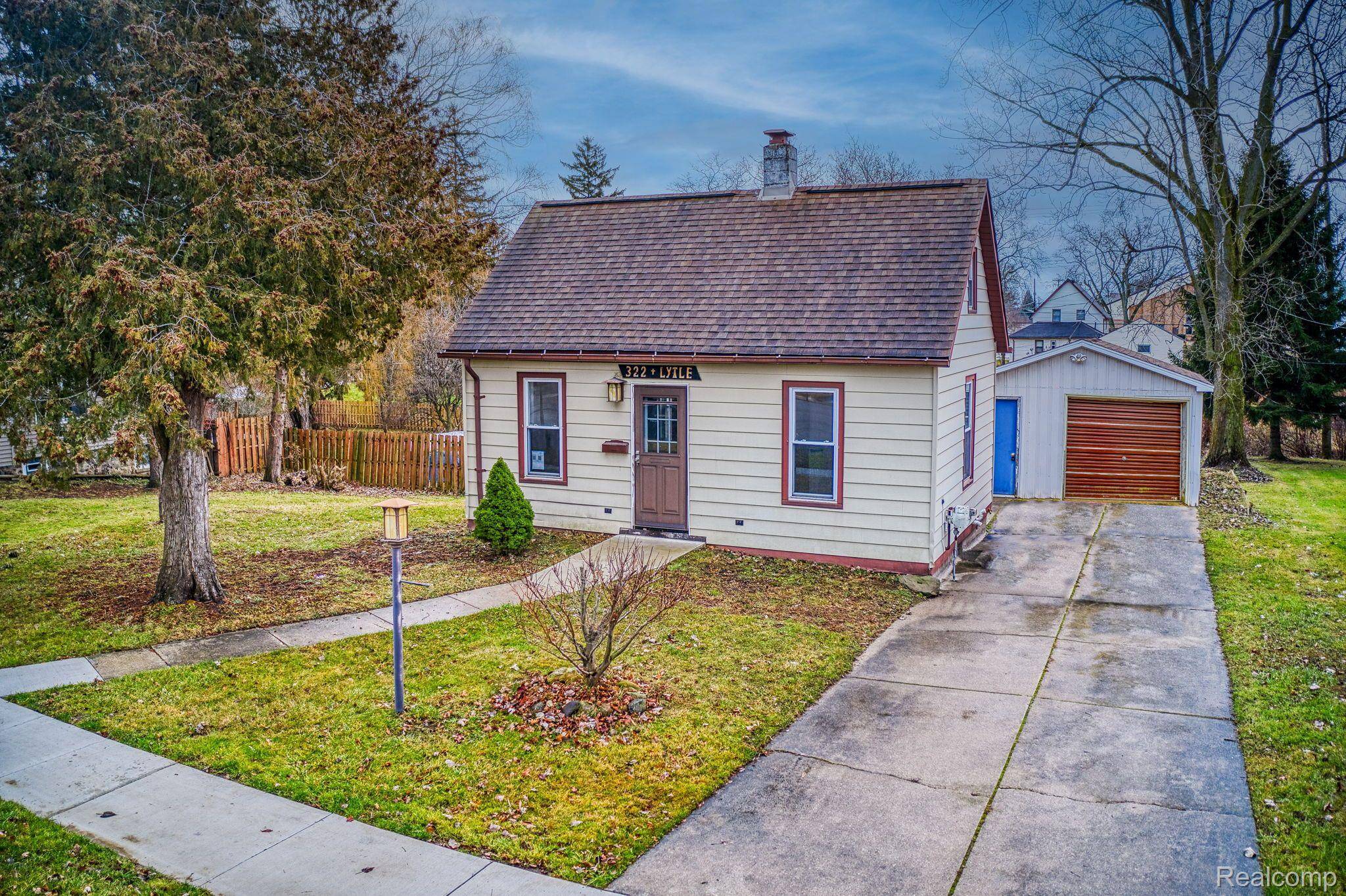 Harbor Beach, MI 48441,322 LYTLE AVE