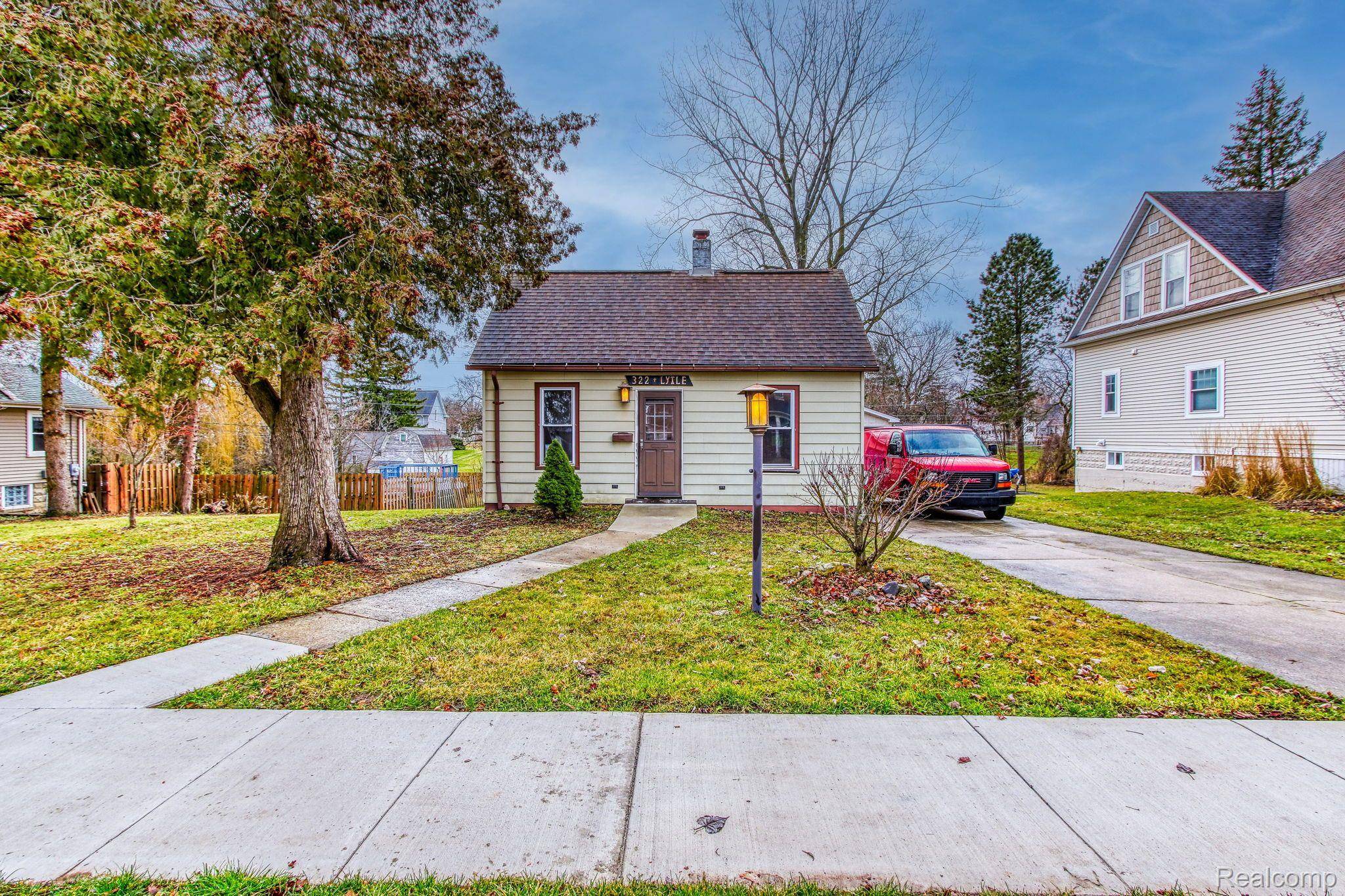 Harbor Beach, MI 48441,322 LYTLE AVE